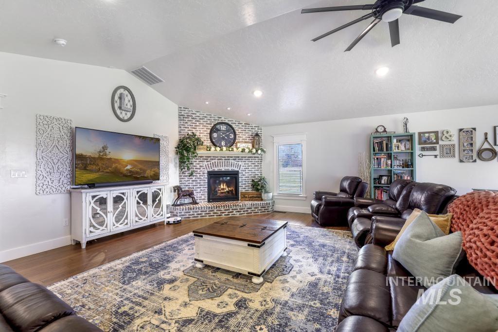 2808 S 850 E, Hagerman, Idaho 83332, 4 Bedrooms, 3.5 Bathrooms, Residential For Sale, Price $1,200,000,MLS 98985978