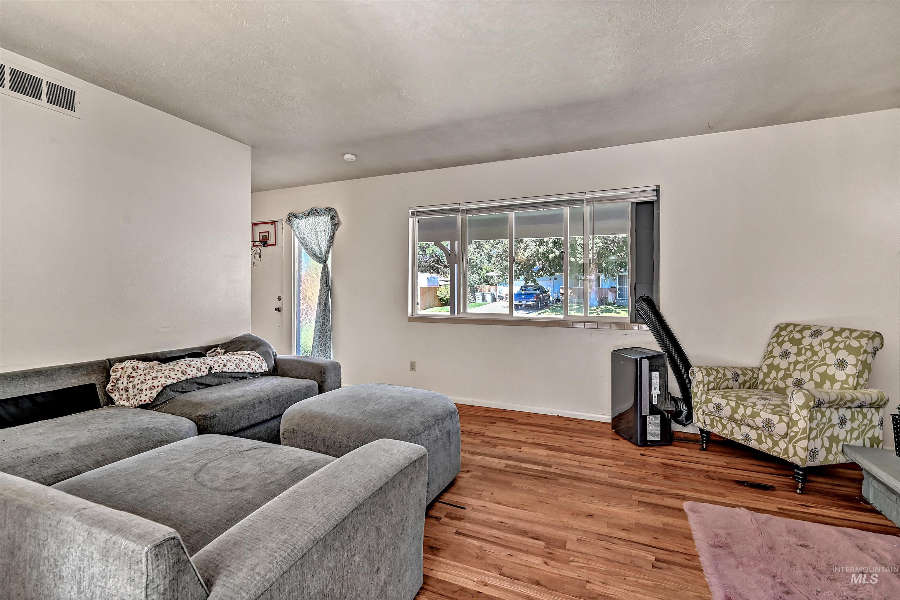7217 W Brookover Drive, Boise, Idaho 83709, 3 Bedrooms, 1 Bathroom, Residential For Sale, Price $349,900,MLS 98985980