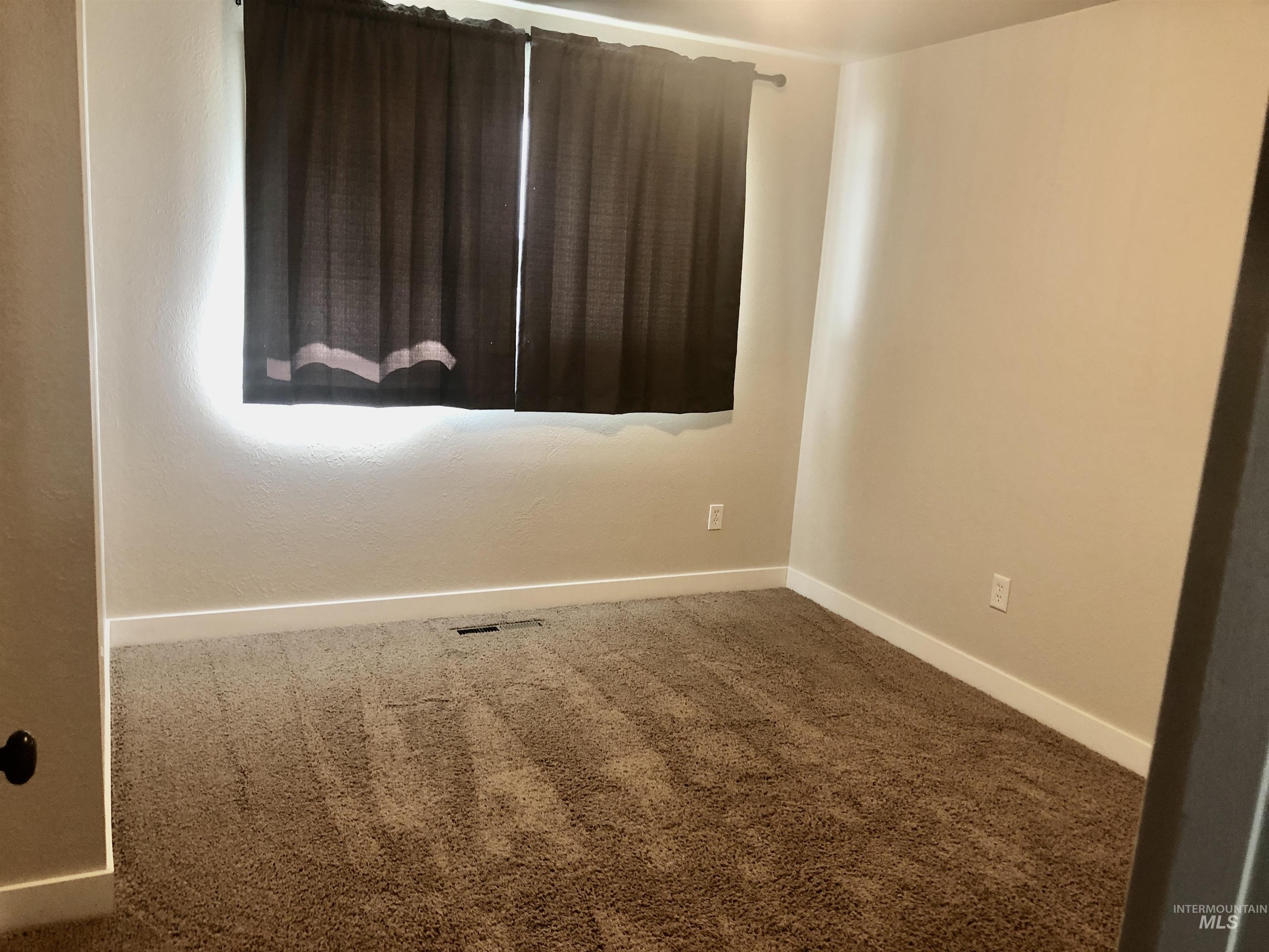 1225 Boston, Clarkston, Washington 99403, 4 Bedrooms, 2.5 Bathrooms, Residential For Sale, Price $390,000,MLS 98985981