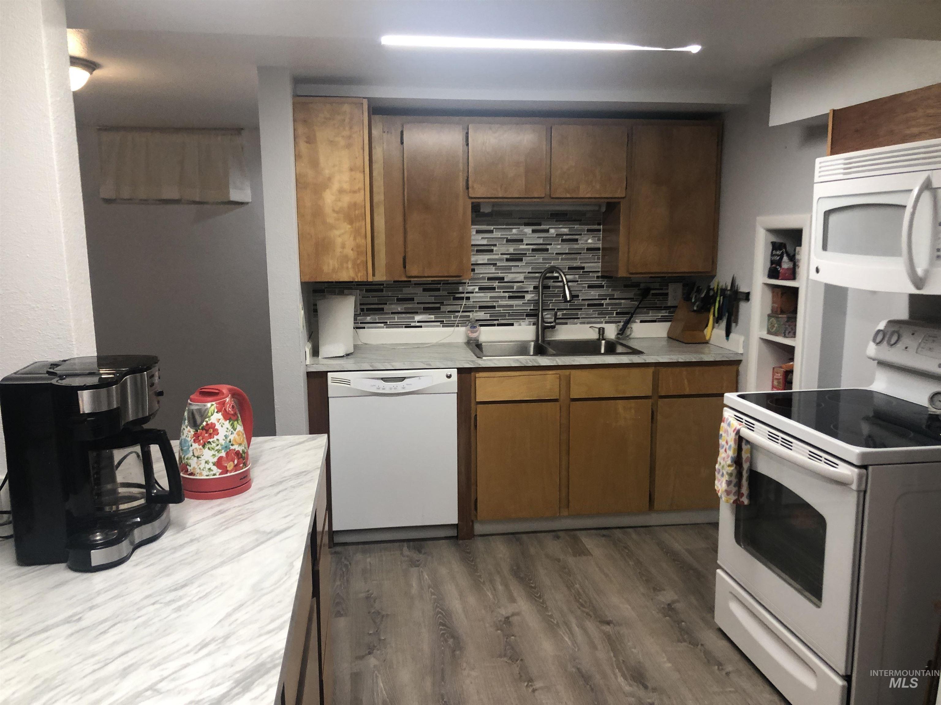 1225 Boston, Clarkston, Washington 99403, 4 Bedrooms, 2.5 Bathrooms, Residential For Sale, Price $390,000,MLS 98985981