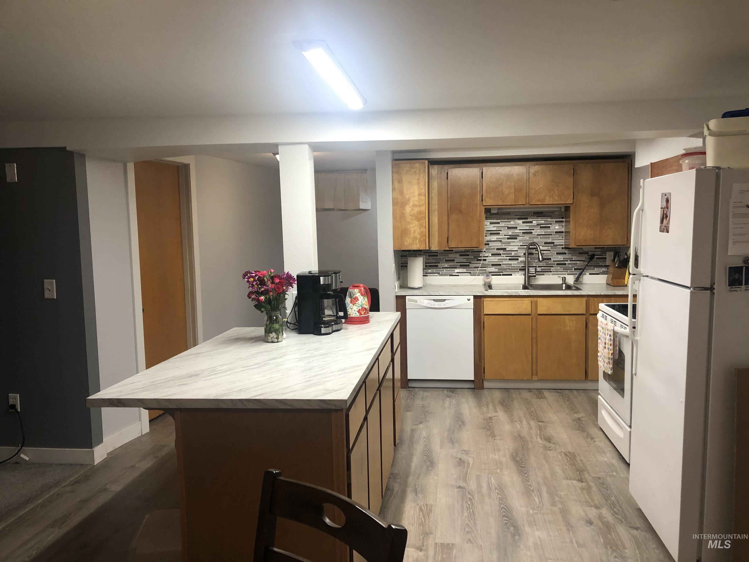 1225 Boston, Clarkston, Washington 99403, 4 Bedrooms, 2.5 Bathrooms, Residential For Sale, Price $390,000,MLS 98985981