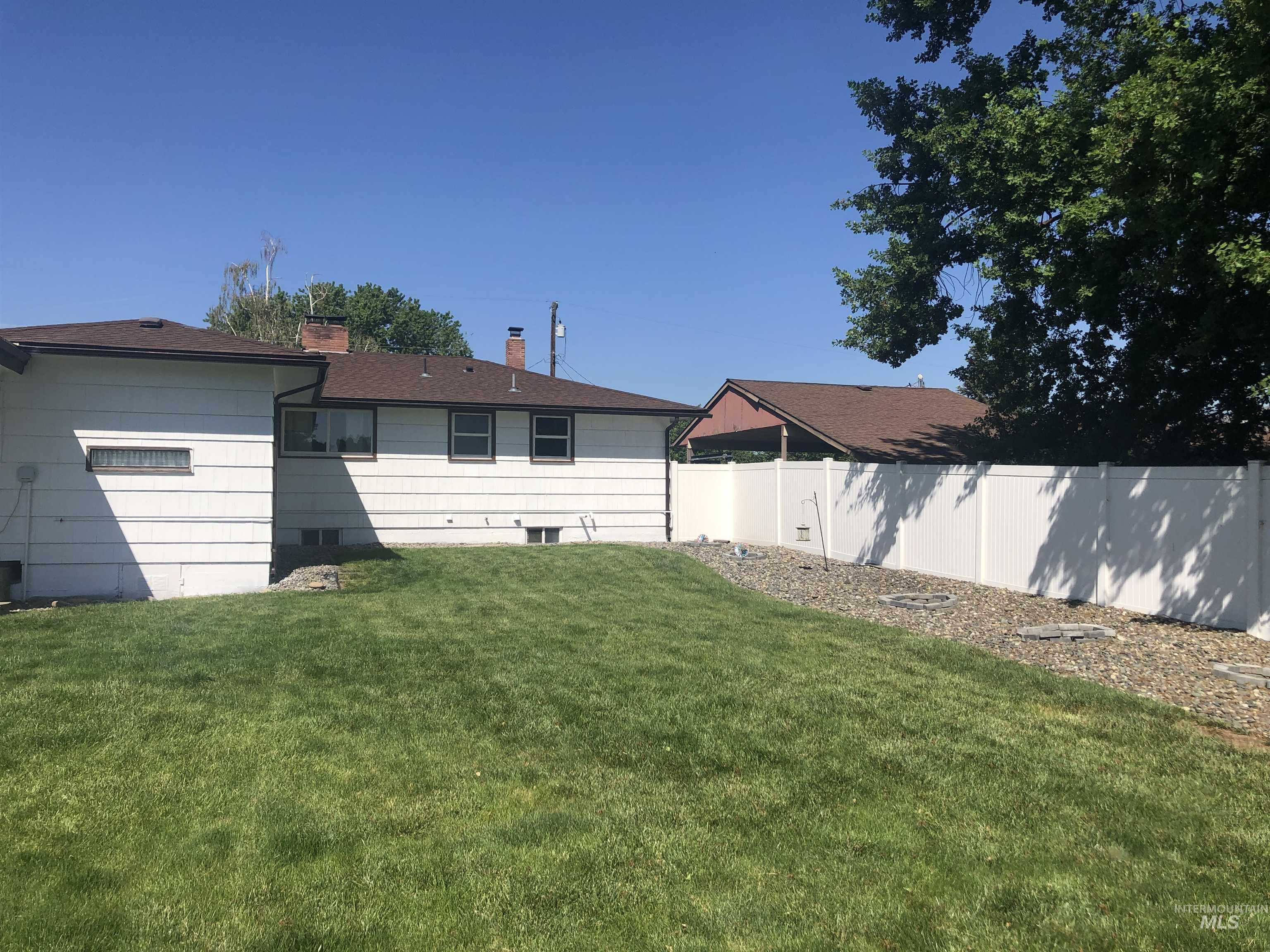 1225 Boston, Clarkston, Washington 99403, 4 Bedrooms, 2.5 Bathrooms, Residential For Sale, Price $390,000,MLS 98985981