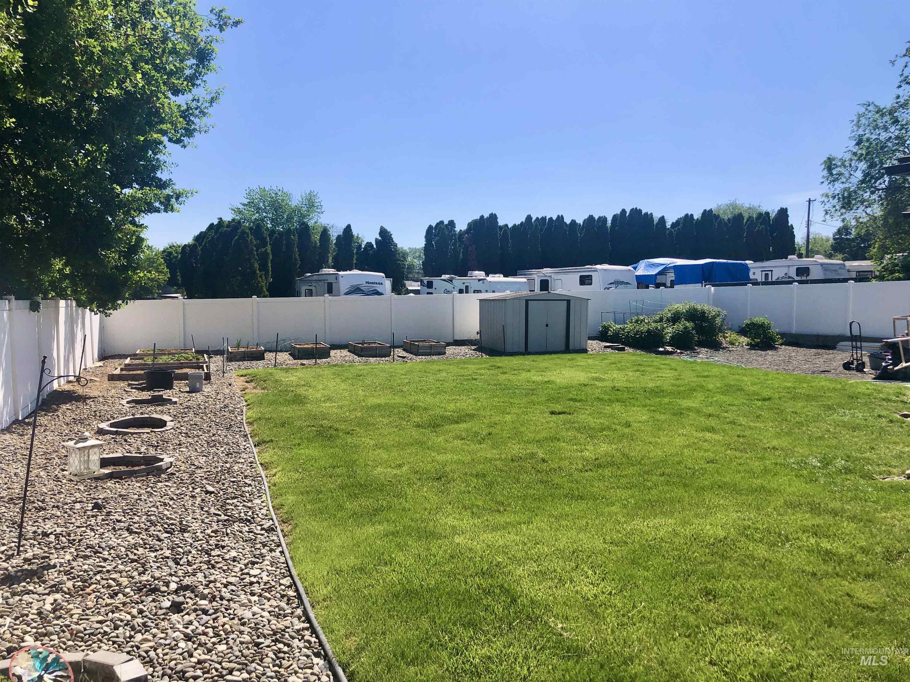 1225 Boston, Clarkston, Washington 99403, 4 Bedrooms, 2.5 Bathrooms, Residential For Sale, Price $390,000,MLS 98985981