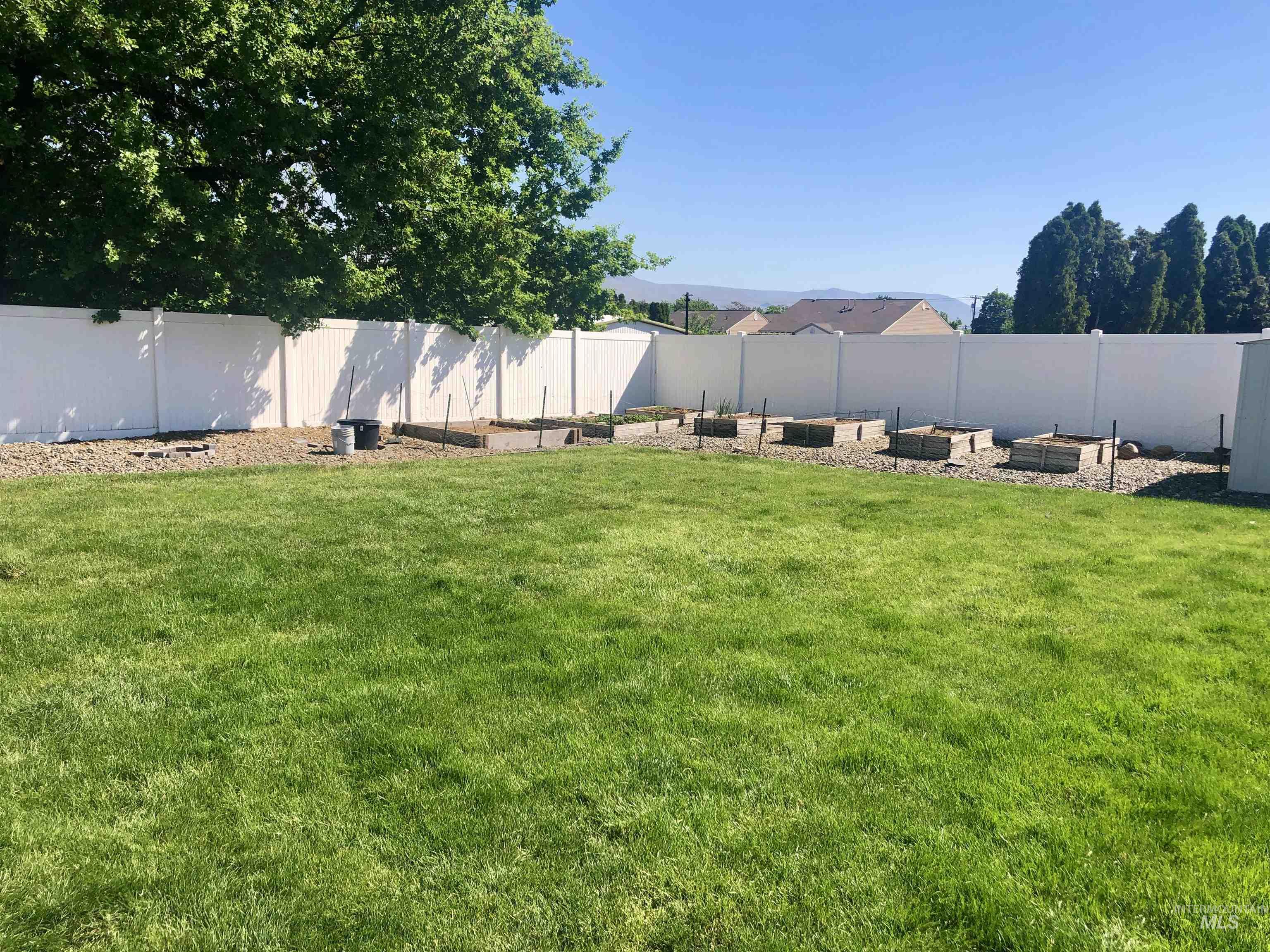 1225 Boston, Clarkston, Washington 99403, 4 Bedrooms, 2.5 Bathrooms, Residential For Sale, Price $390,000,MLS 98985981