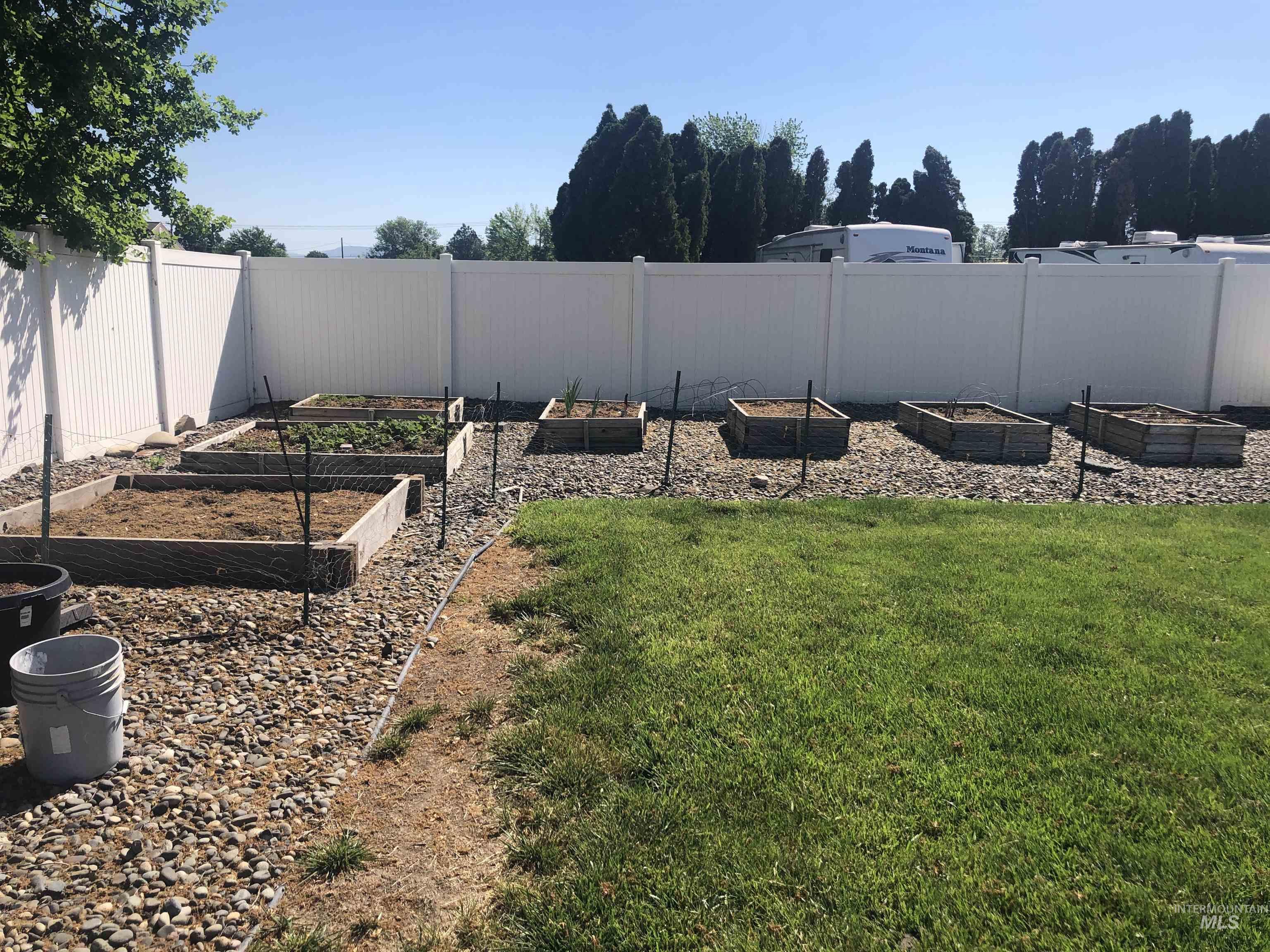 1225 Boston, Clarkston, Washington 99403, 4 Bedrooms, 2.5 Bathrooms, Residential For Sale, Price $390,000,MLS 98985981