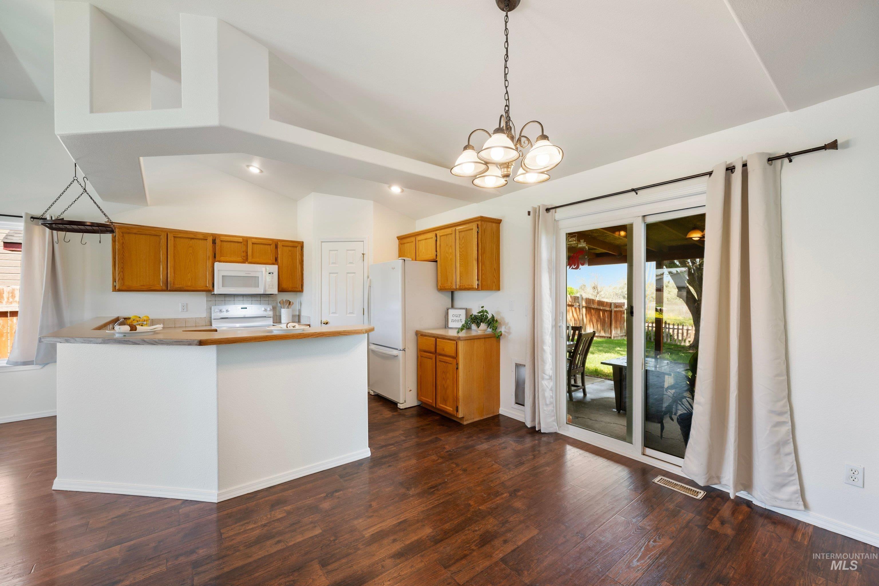 3903 Stonehedge Way, Caldwell, Idaho 83605-7317, 4 Bedrooms, 2.5 Bathrooms, Residential For Sale, Price $384,900,MLS 98985982