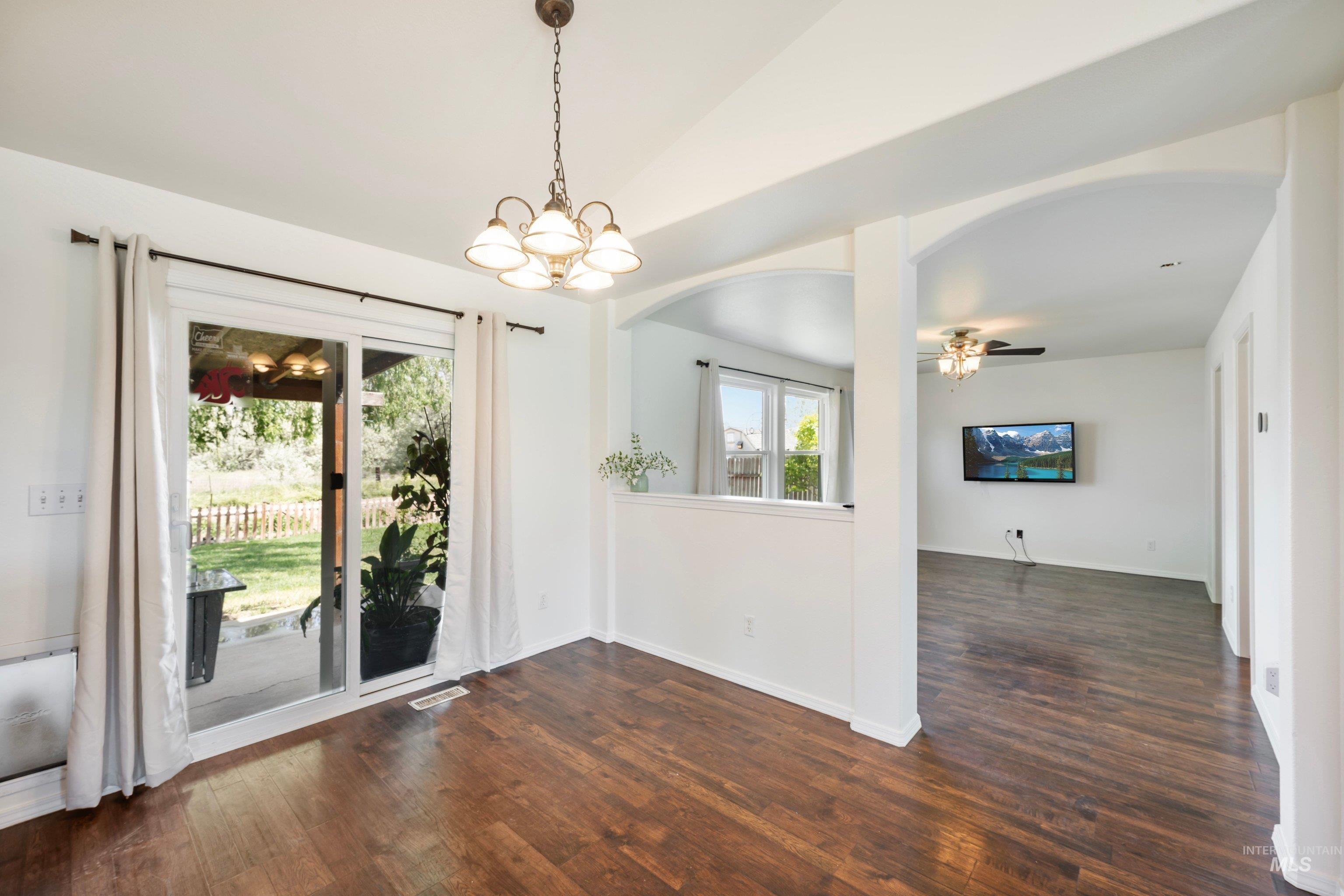 3903 Stonehedge Way, Caldwell, Idaho 83605-7317, 4 Bedrooms, 2.5 Bathrooms, Residential For Sale, Price $384,900,MLS 98985982