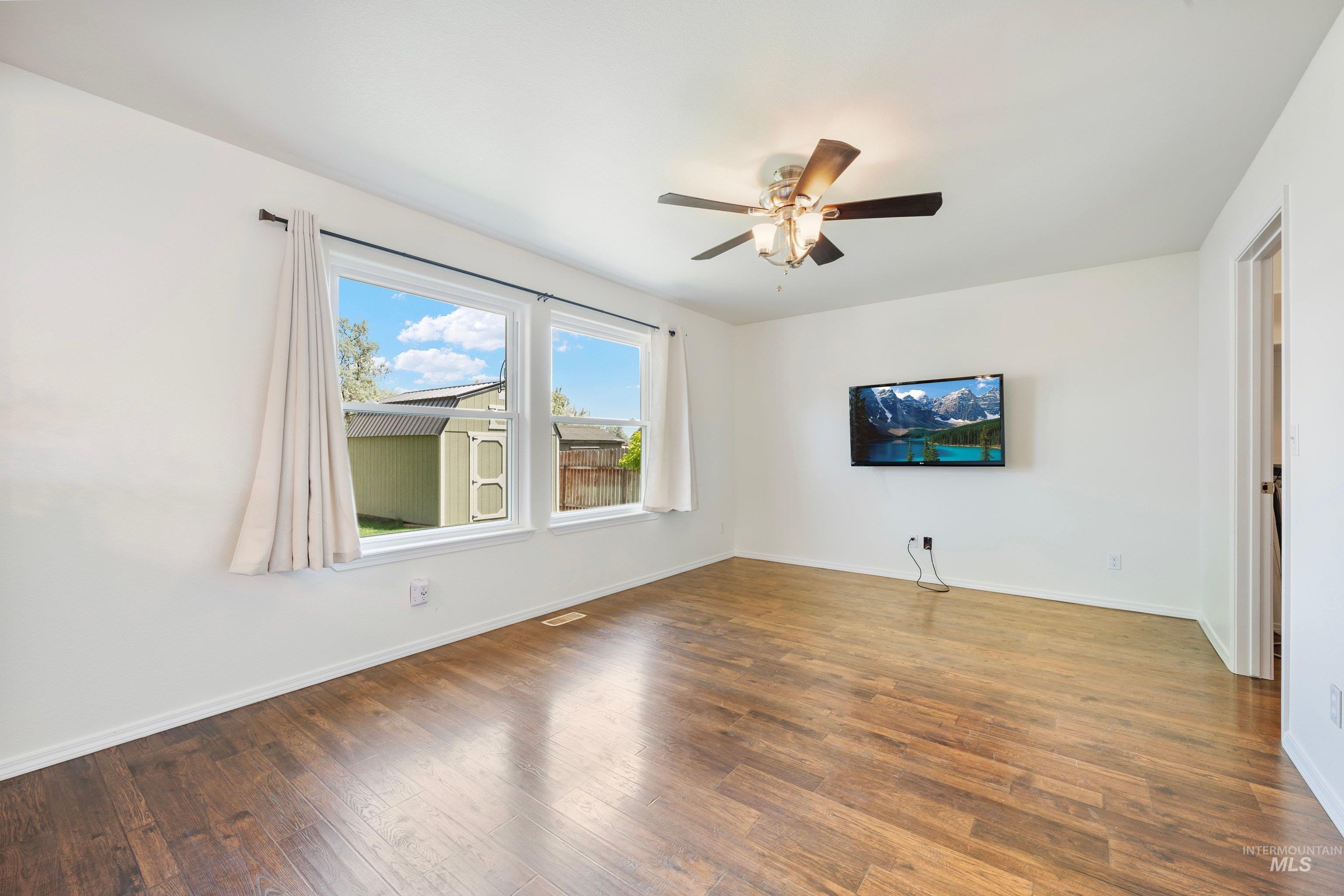3903 Stonehedge Way, Caldwell, Idaho 83605-7317, 4 Bedrooms, 2.5 Bathrooms, Residential For Sale, Price $384,900,MLS 98985982