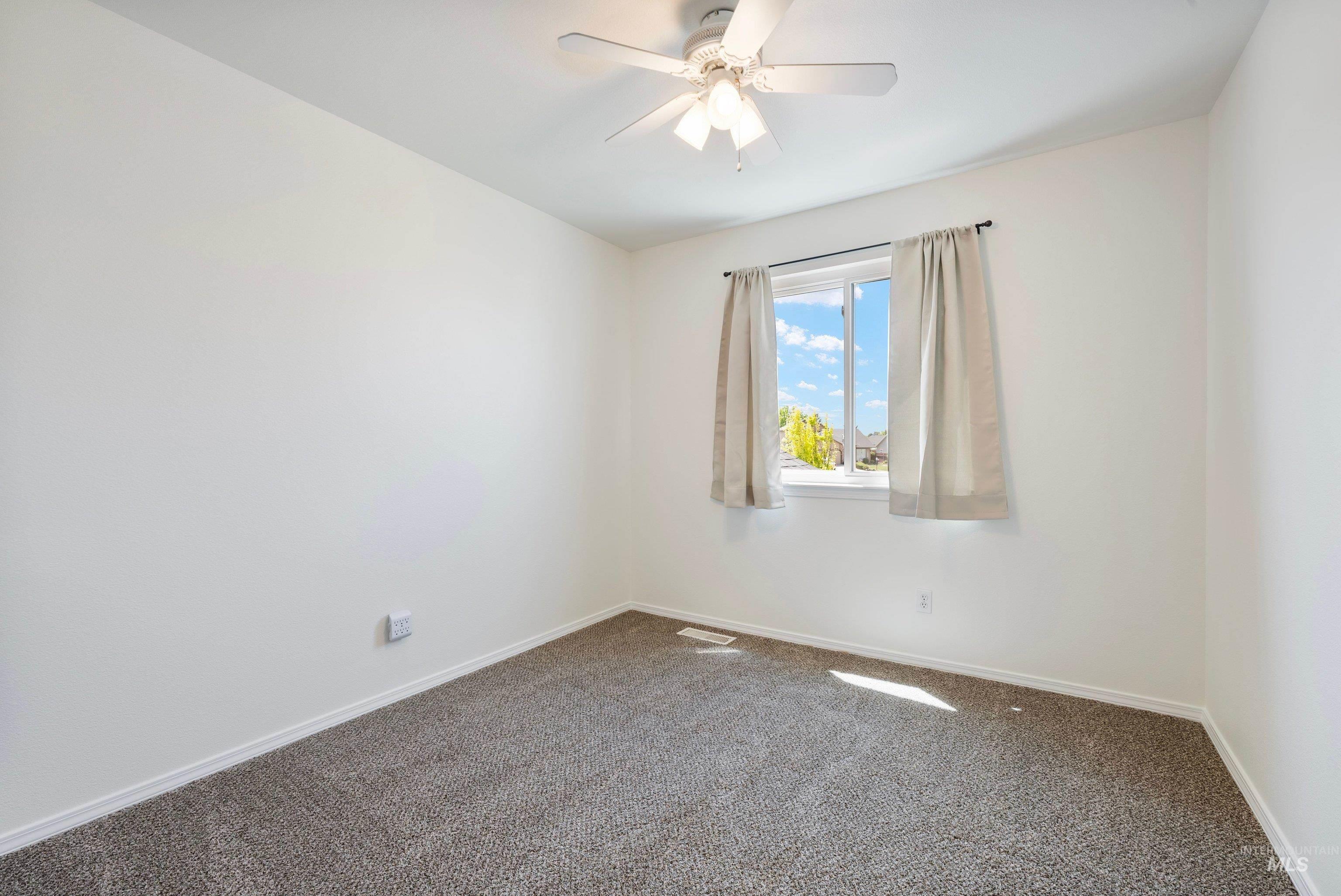 3903 Stonehedge Way, Caldwell, Idaho 83605-7317, 4 Bedrooms, 2.5 Bathrooms, Residential For Sale, Price $384,900,MLS 98985982