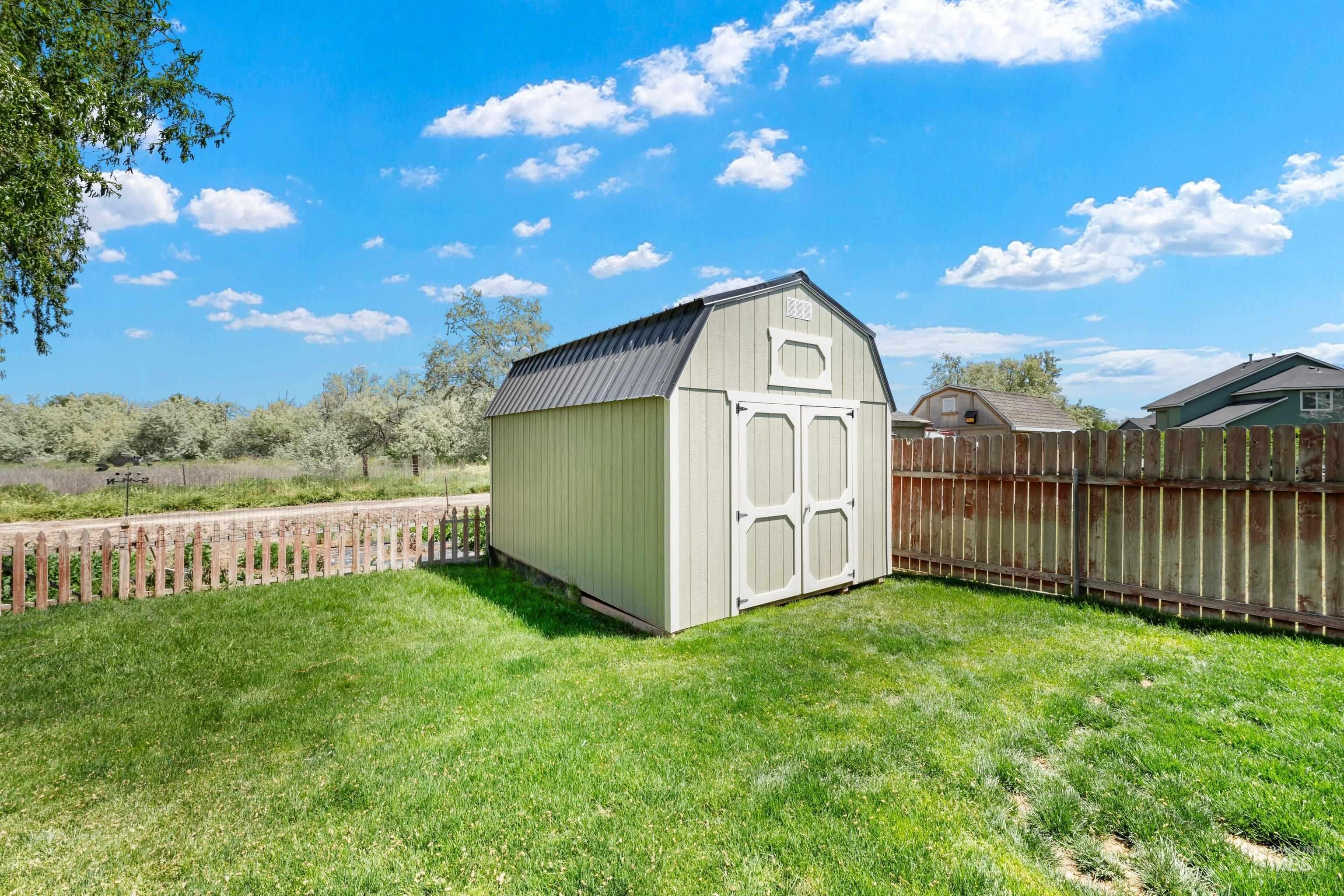 3903 Stonehedge Way, Caldwell, Idaho 83605-7317, 4 Bedrooms, 2.5 Bathrooms, Residential For Sale, Price $384,900,MLS 98985982