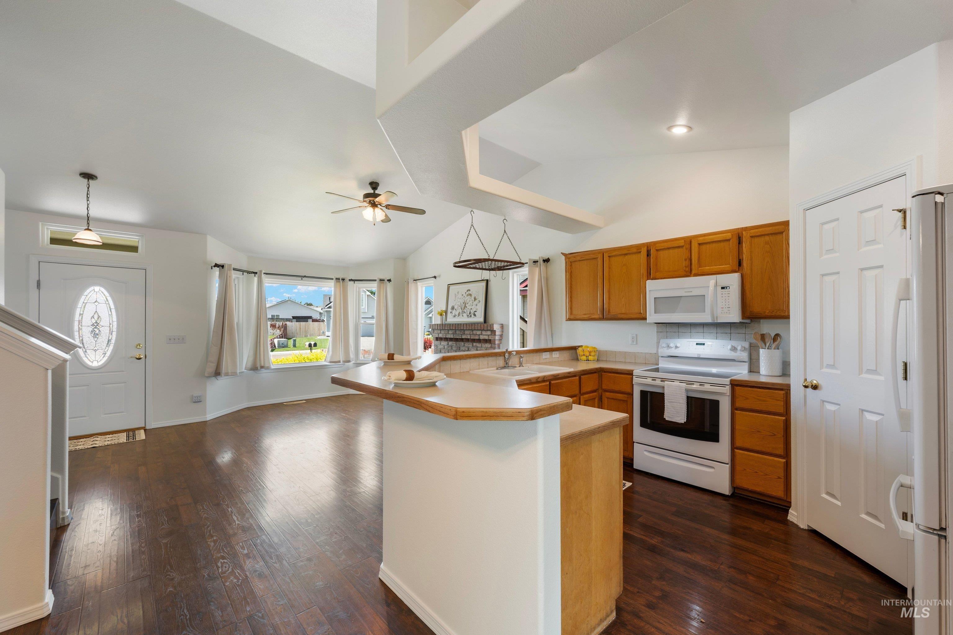 3903 Stonehedge Way, Caldwell, Idaho 83605-7317, 4 Bedrooms, 2.5 Bathrooms, Residential For Sale, Price $384,900,MLS 98985982