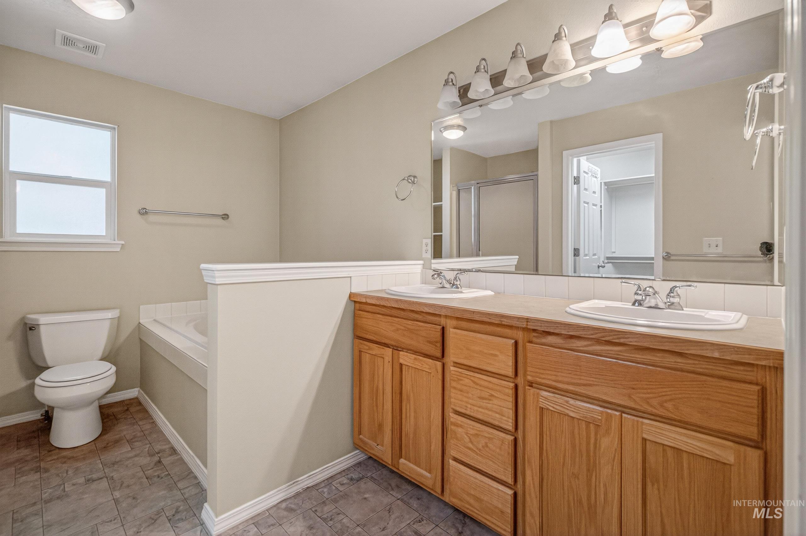 2137 S Petra Ave, Boise, Idaho 83709, 3 Bedrooms, 3 Bathrooms, Residential For Sale, Price $475,000,MLS 98985984