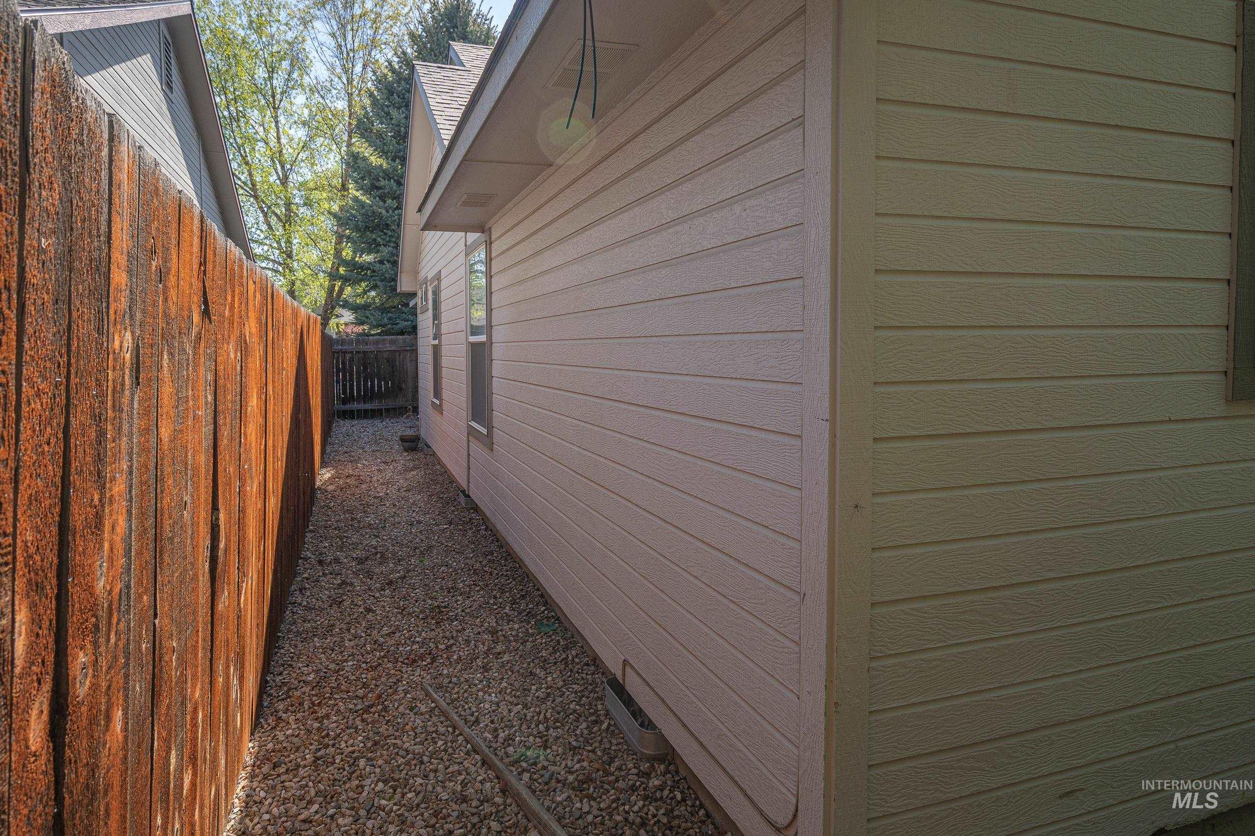 2137 S Petra Ave, Boise, Idaho 83709, 3 Bedrooms, 3 Bathrooms, Residential For Sale, Price $475,000,MLS 98985984