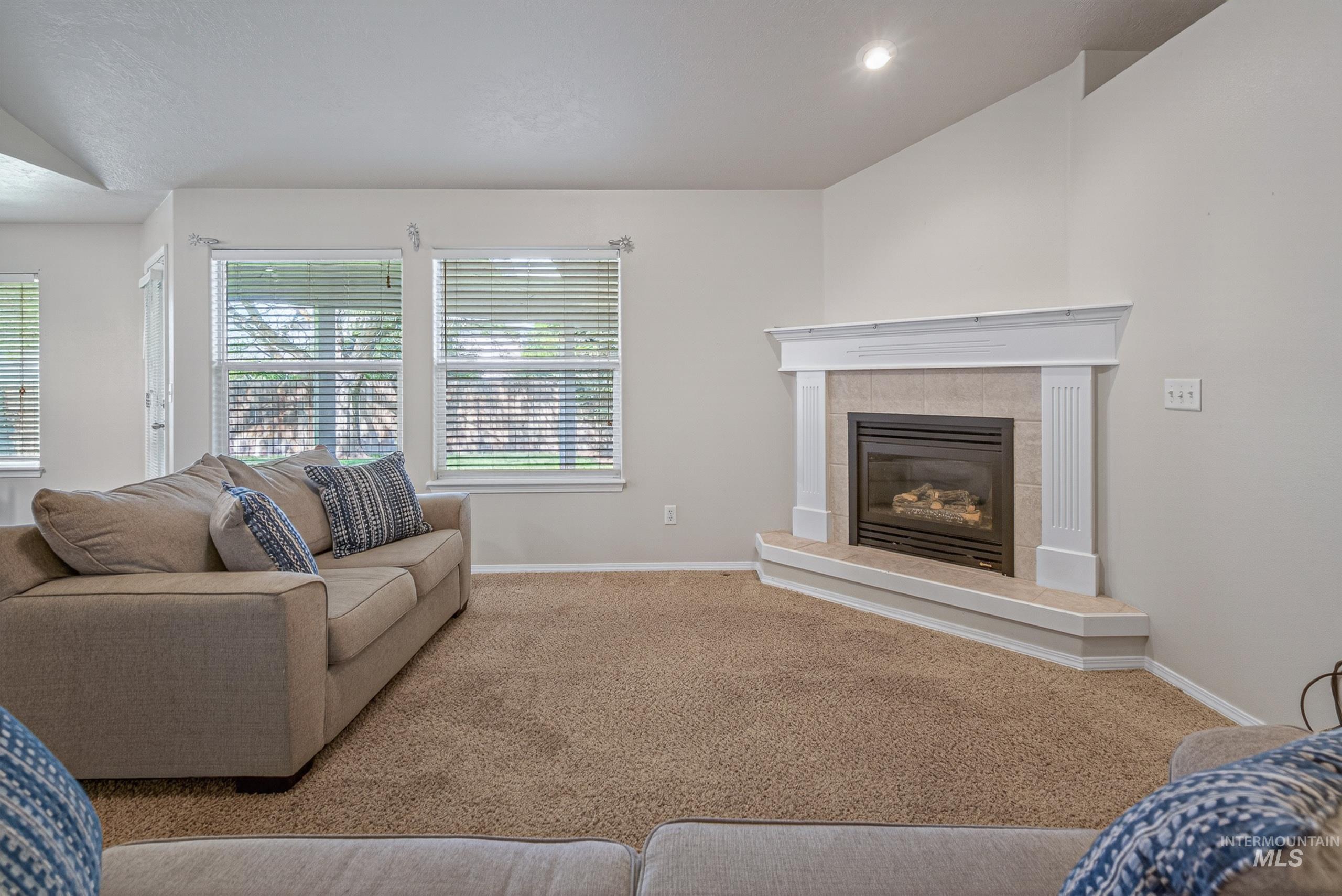 2137 S Petra Ave, Boise, Idaho 83709, 3 Bedrooms, 3 Bathrooms, Residential For Sale, Price $475,000,MLS 98985984