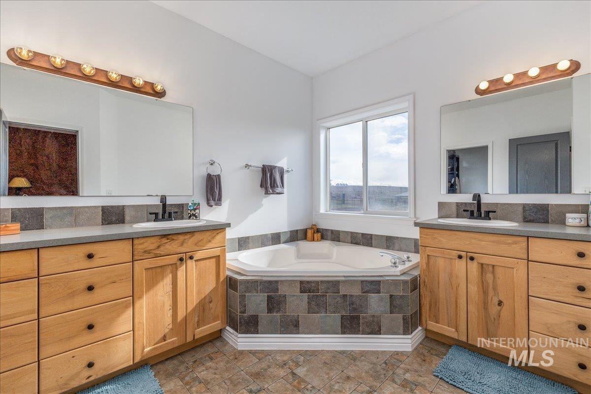 25940 Lansing Ln, Middleton, Idaho 83644, 4 Bedrooms, 3 Bathrooms, Residential For Sale, Price $1,250,000, 98985986