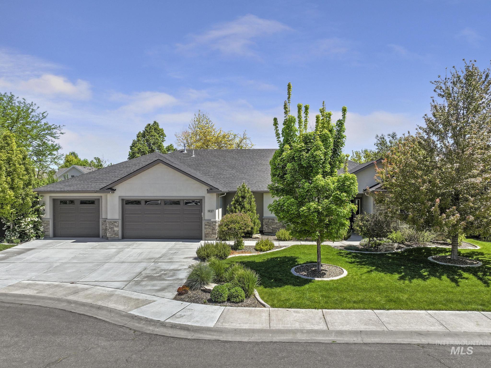 1937 Tamarack Loop, Twin Falls, Idaho 83301, 4 Bedrooms, 2 Bathrooms, Residential For Sale, Price $634,900,MLS 98985988