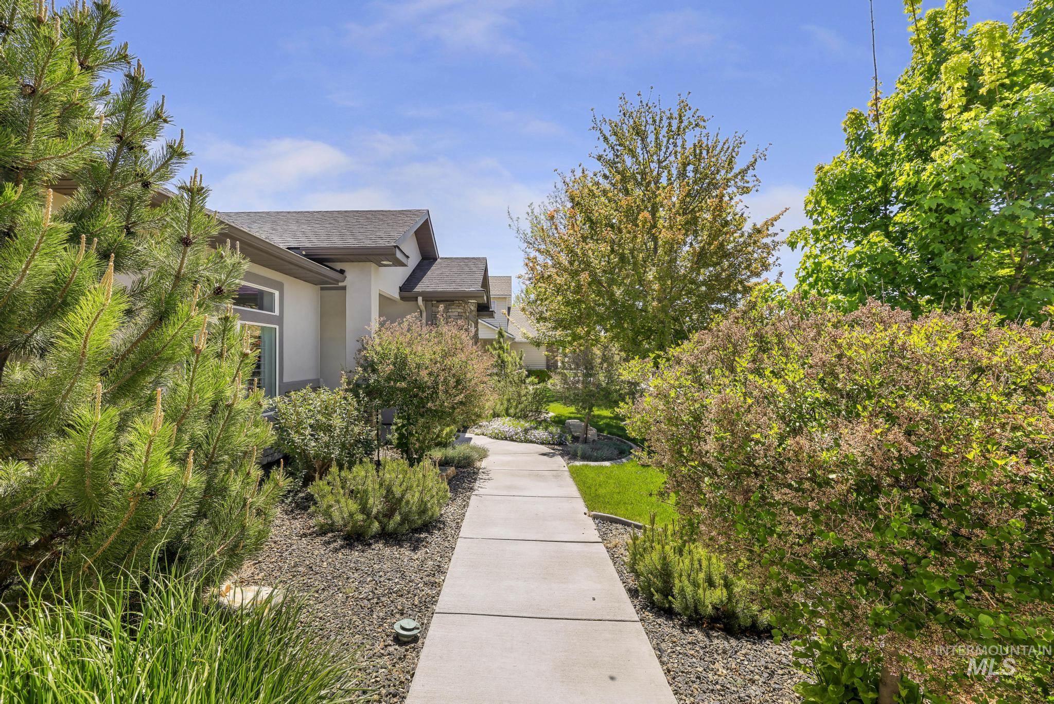 1937 Tamarack Loop, Twin Falls, Idaho 83301, 4 Bedrooms, 2 Bathrooms, Residential For Sale, Price $634,900,MLS 98985988