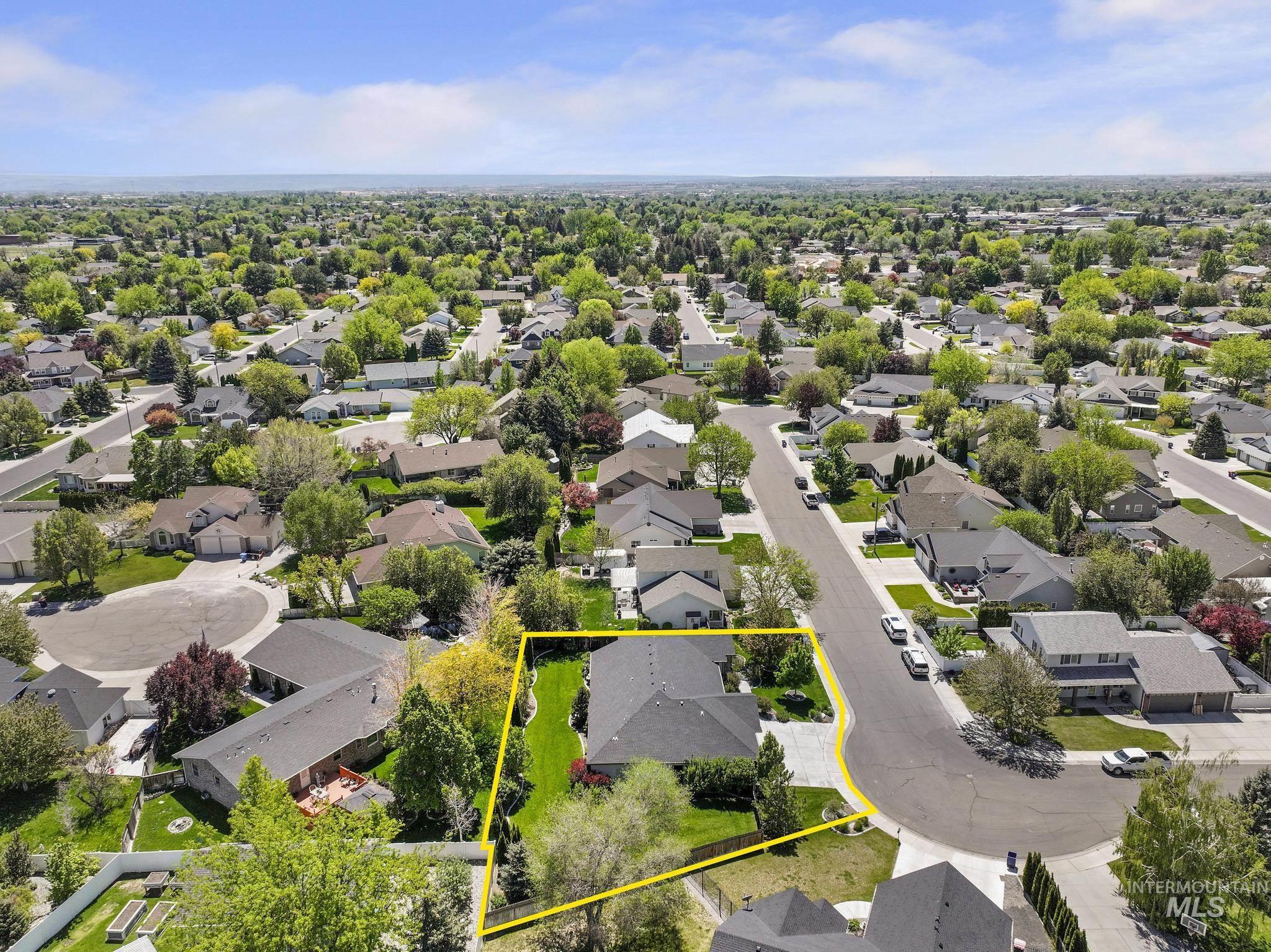 1937 Tamarack Loop, Twin Falls, Idaho 83301, 4 Bedrooms, 2 Bathrooms, Residential For Sale, Price $634,900,MLS 98985988
