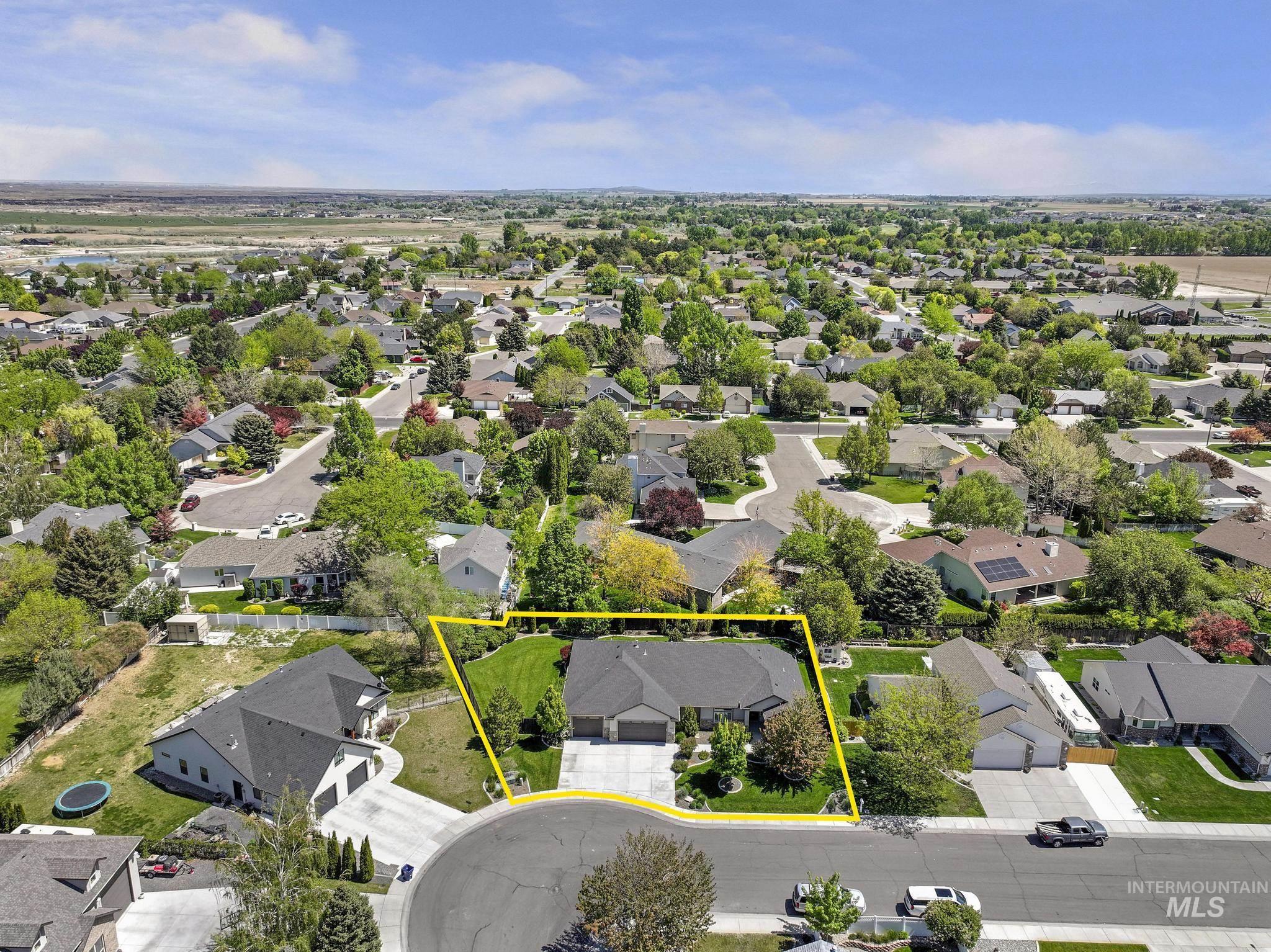 1937 Tamarack Loop, Twin Falls, Idaho 83301, 4 Bedrooms, 2 Bathrooms, Residential For Sale, Price $634,900,MLS 98985988