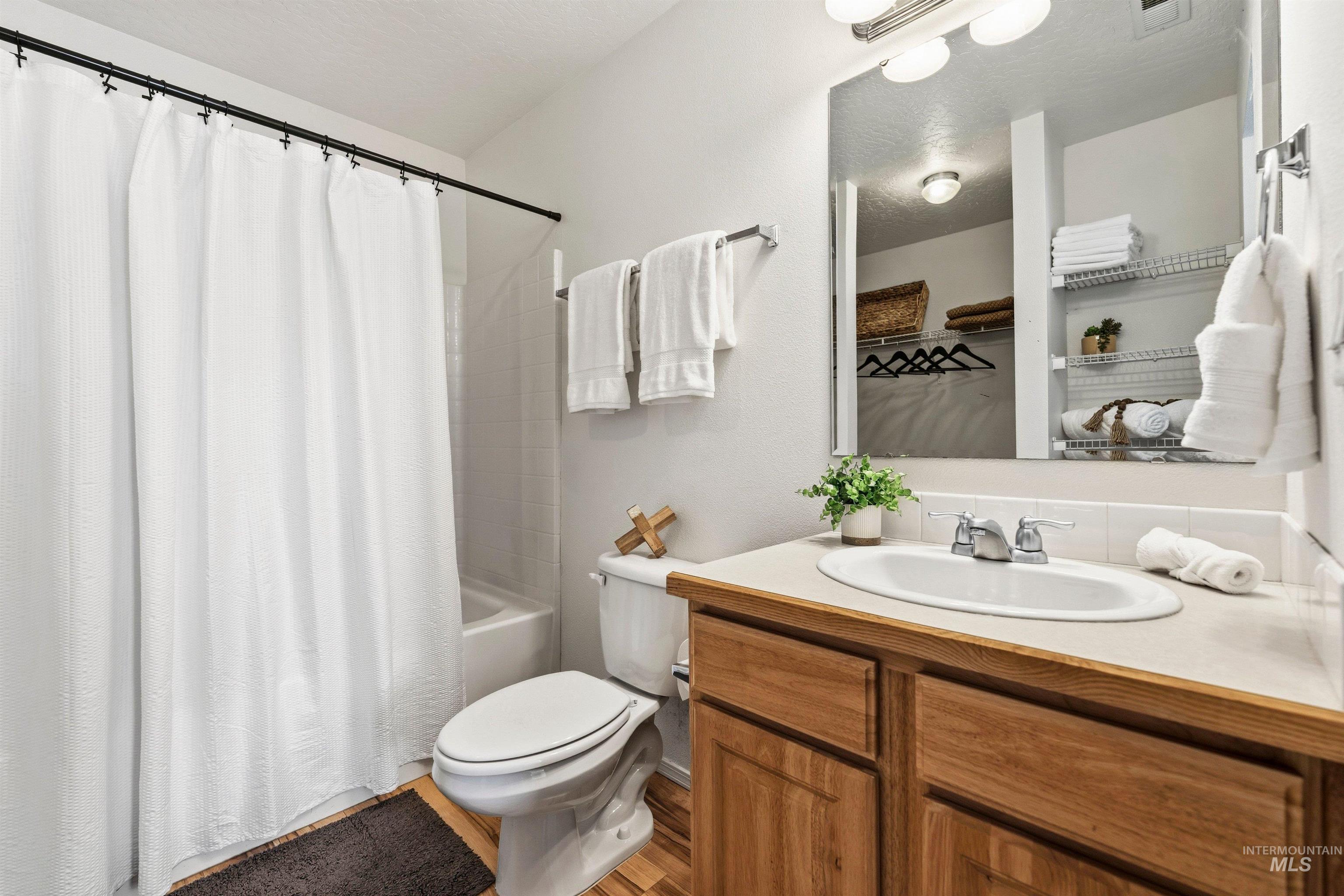 204 Bridgeport Avenue, Caldwell, Idaho 83605, 3 Bedrooms, 2 Bathrooms, Residential For Sale, Price $349,900,MLS 98985991