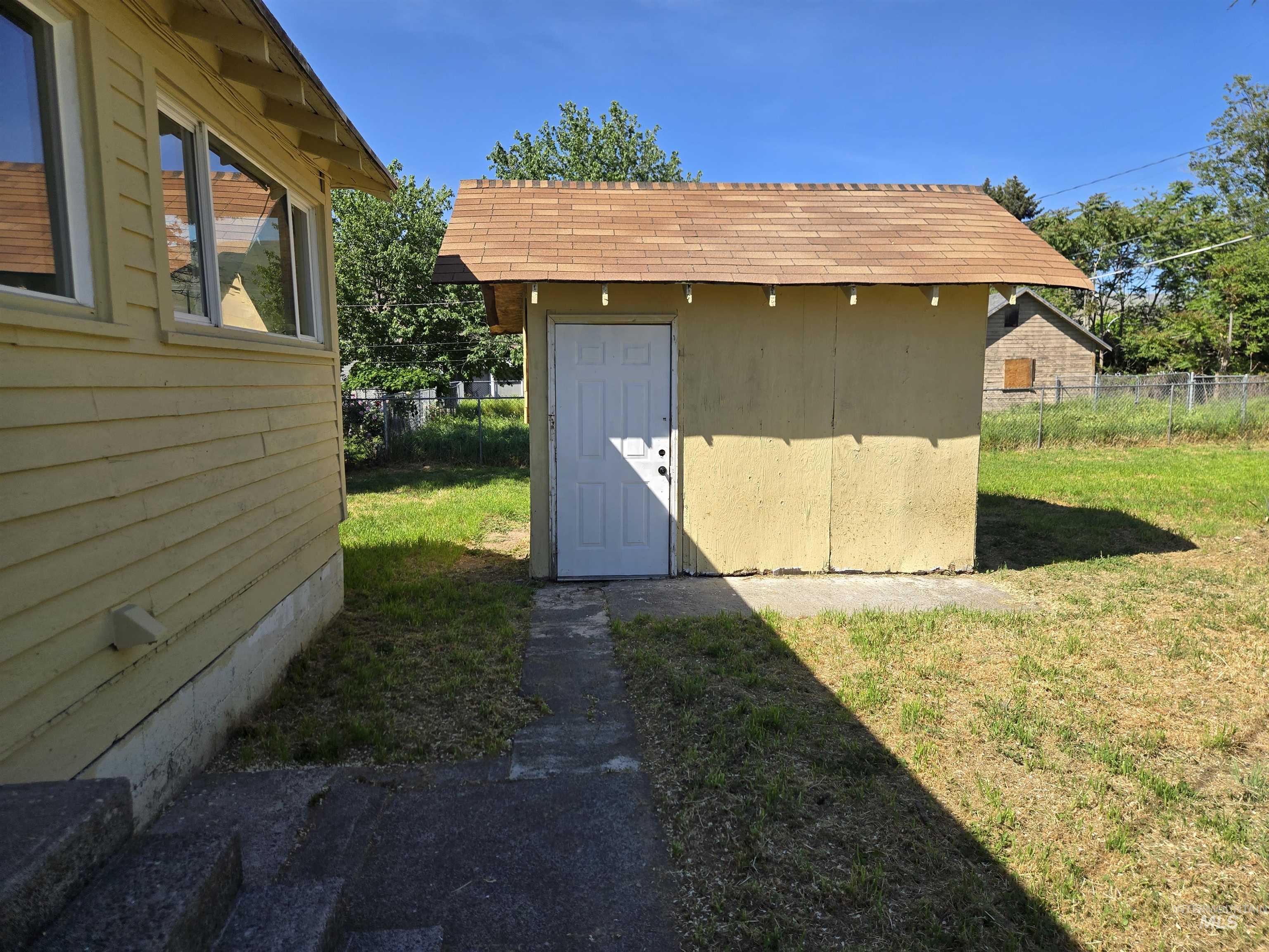 621 7th Street, Clarkston, Washington 99403, 2 Bedrooms, 1 Bathroom, Residential For Sale, Price $235,000, 98986010