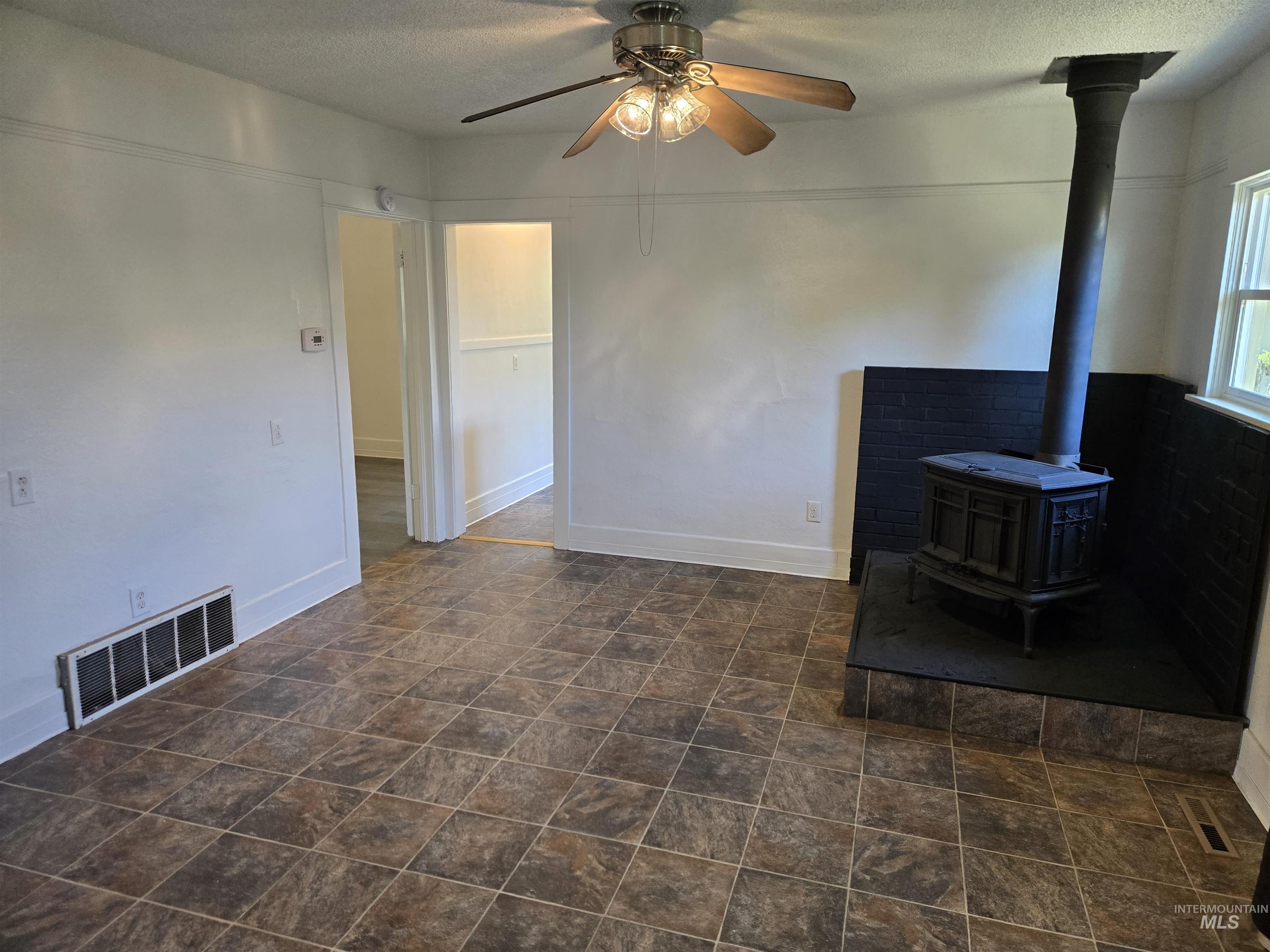 621 7th Street, Clarkston, Washington 99403, 2 Bedrooms, 1 Bathroom, Residential For Sale, Price $235,000, 98986010