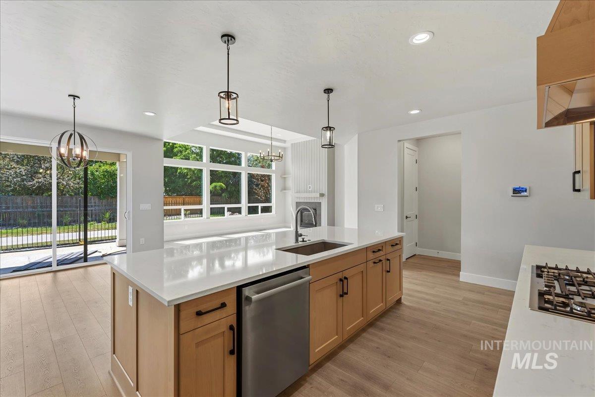1041 W Malbar St., Meridian, Idaho 83646, 5 Bedrooms, 4 Bathrooms, Residential For Sale, Price $789,900, 98986022