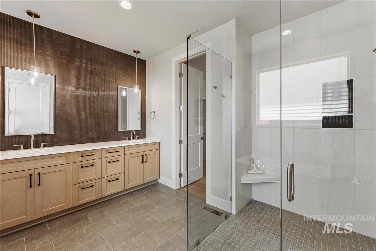 1041 W Malbar St., Meridian, Idaho 83646, 5 Bedrooms, 4 Bathrooms, Residential For Sale, Price $789,900, 98986022