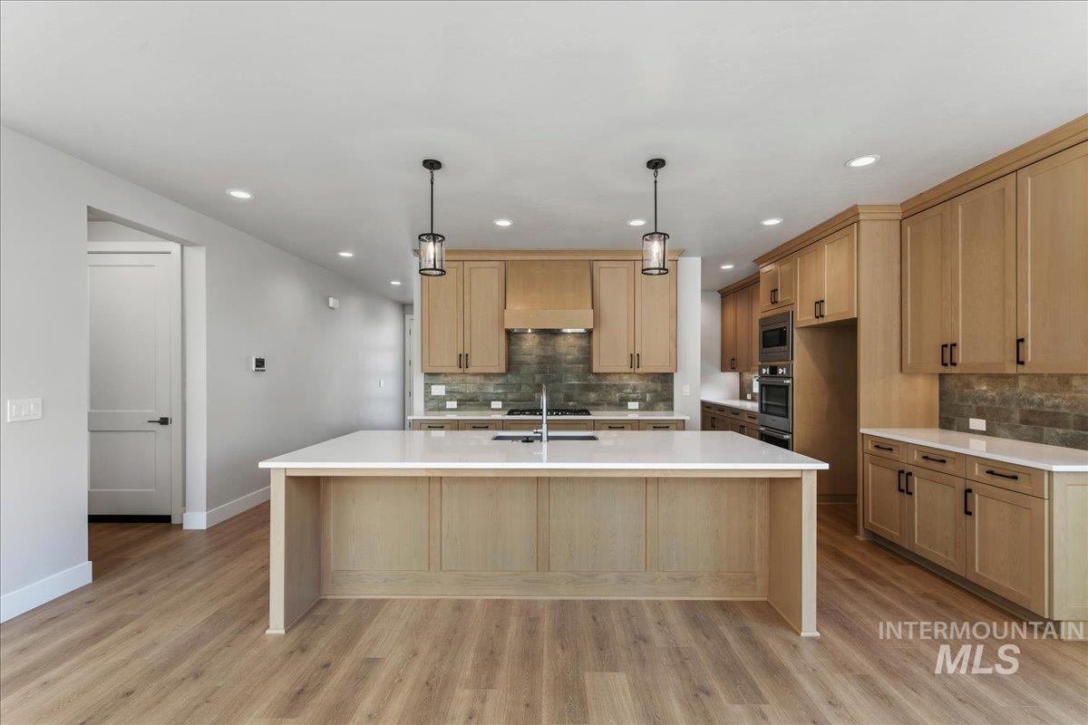 1041 W Malbar St., Meridian, Idaho 83646, 5 Bedrooms, 4 Bathrooms, Residential For Sale, Price $789,900, 98986022