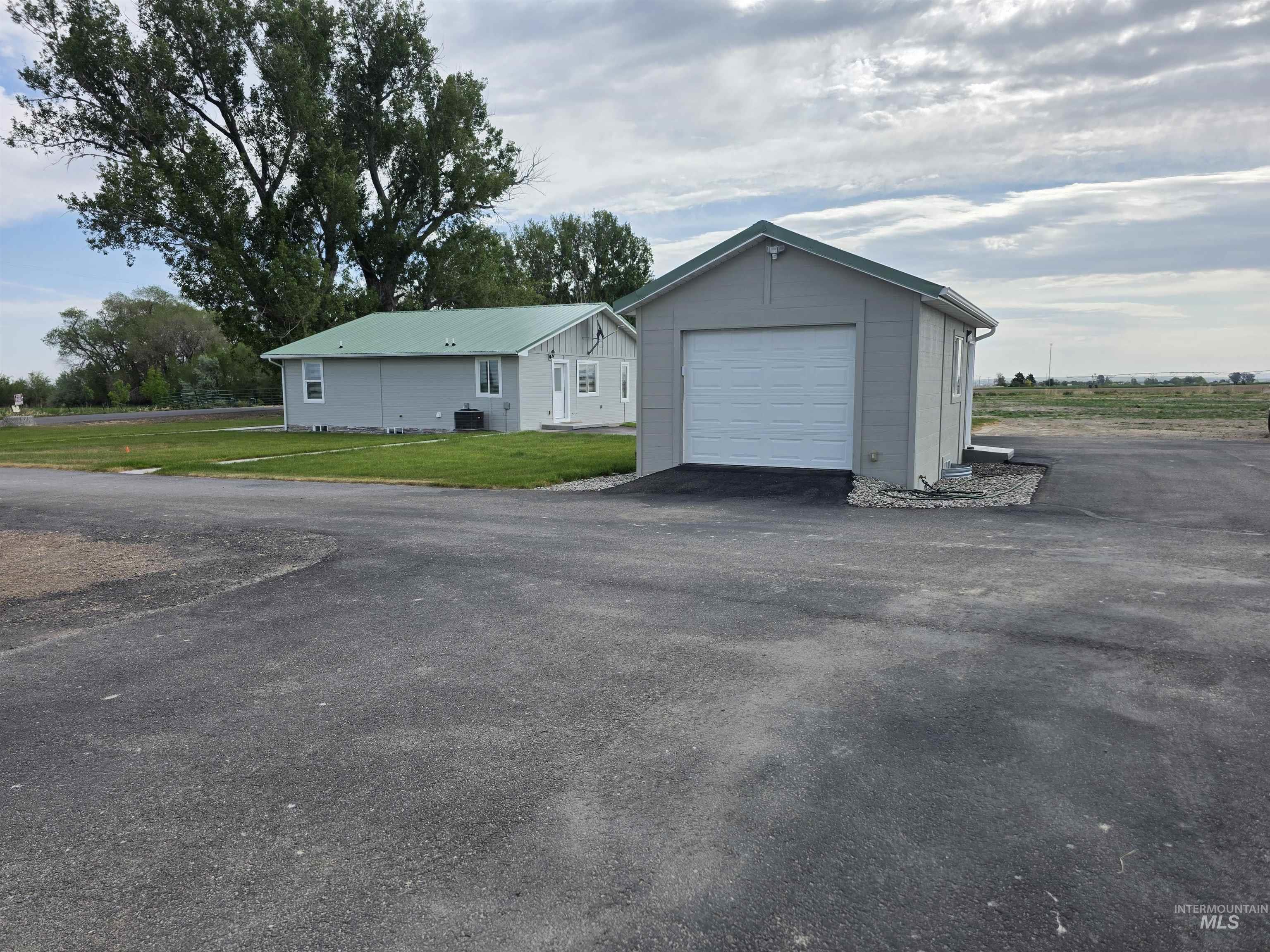 2843 E 3500 N., Twin Falls, Idaho 83301, 4 Bedrooms, 2 Bathrooms, Residential For Sale, Price $590,000, 98986026