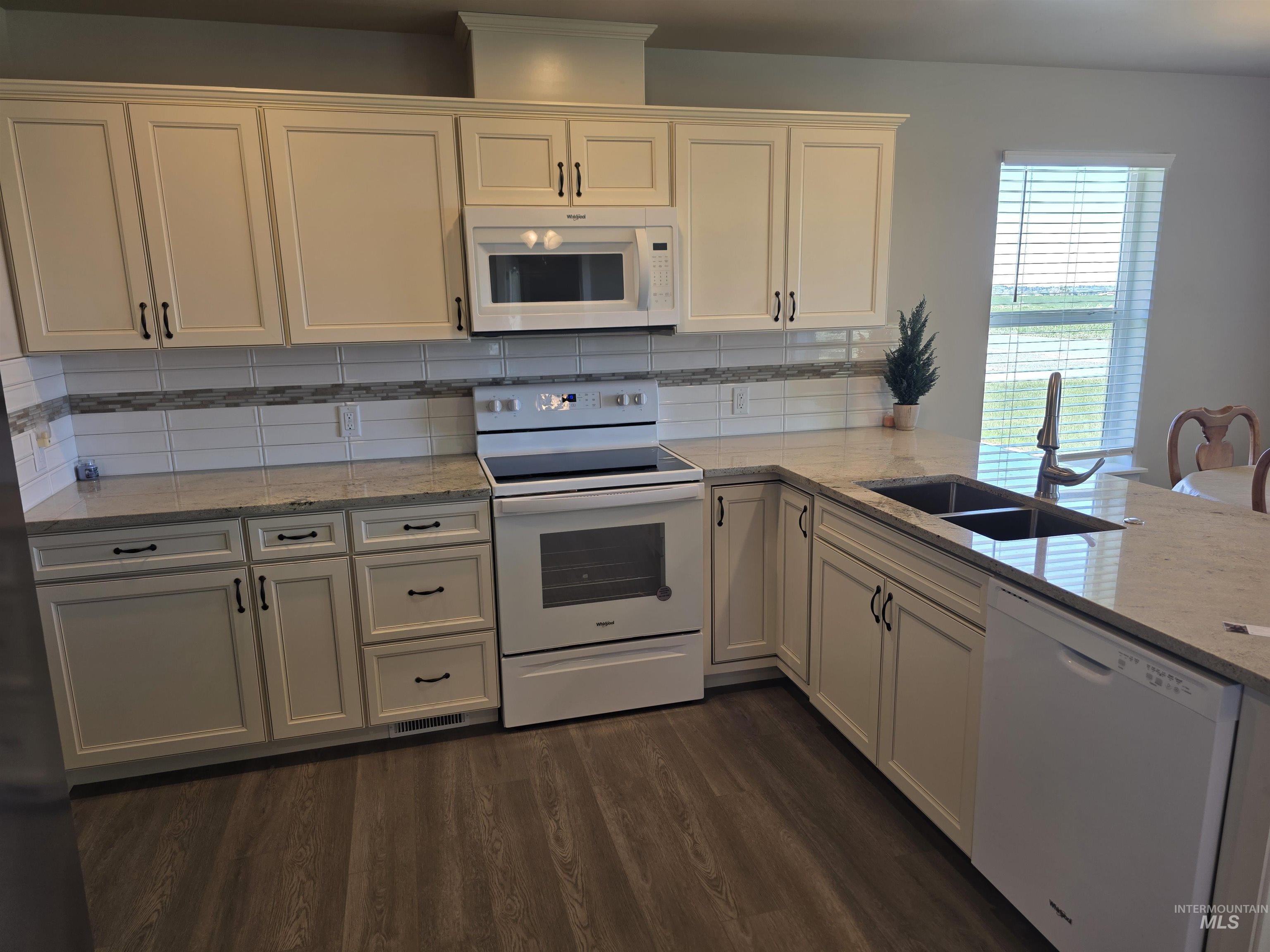 2843 E 3500 N., Twin Falls, Idaho 83301, 4 Bedrooms, 2 Bathrooms, Residential For Sale, Price $575,000, 98986026