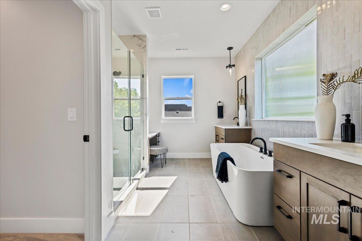 985 W Malbar St., Meridian, Idaho 83646, 4 Bedrooms, 3 Bathrooms, Residential For Sale, Price $774,900, 98986027