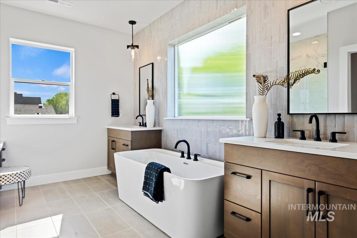 985 W Malbar St., Meridian, Idaho 83646, 4 Bedrooms, 3 Bathrooms, Residential For Sale, Price $774,900, 98986027