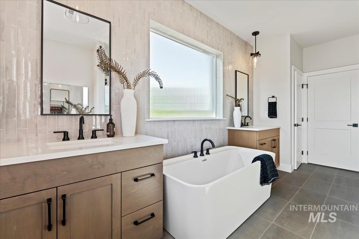 985 W Malbar St., Meridian, Idaho 83646, 4 Bedrooms, 3 Bathrooms, Residential For Sale, Price $774,900, 98986027