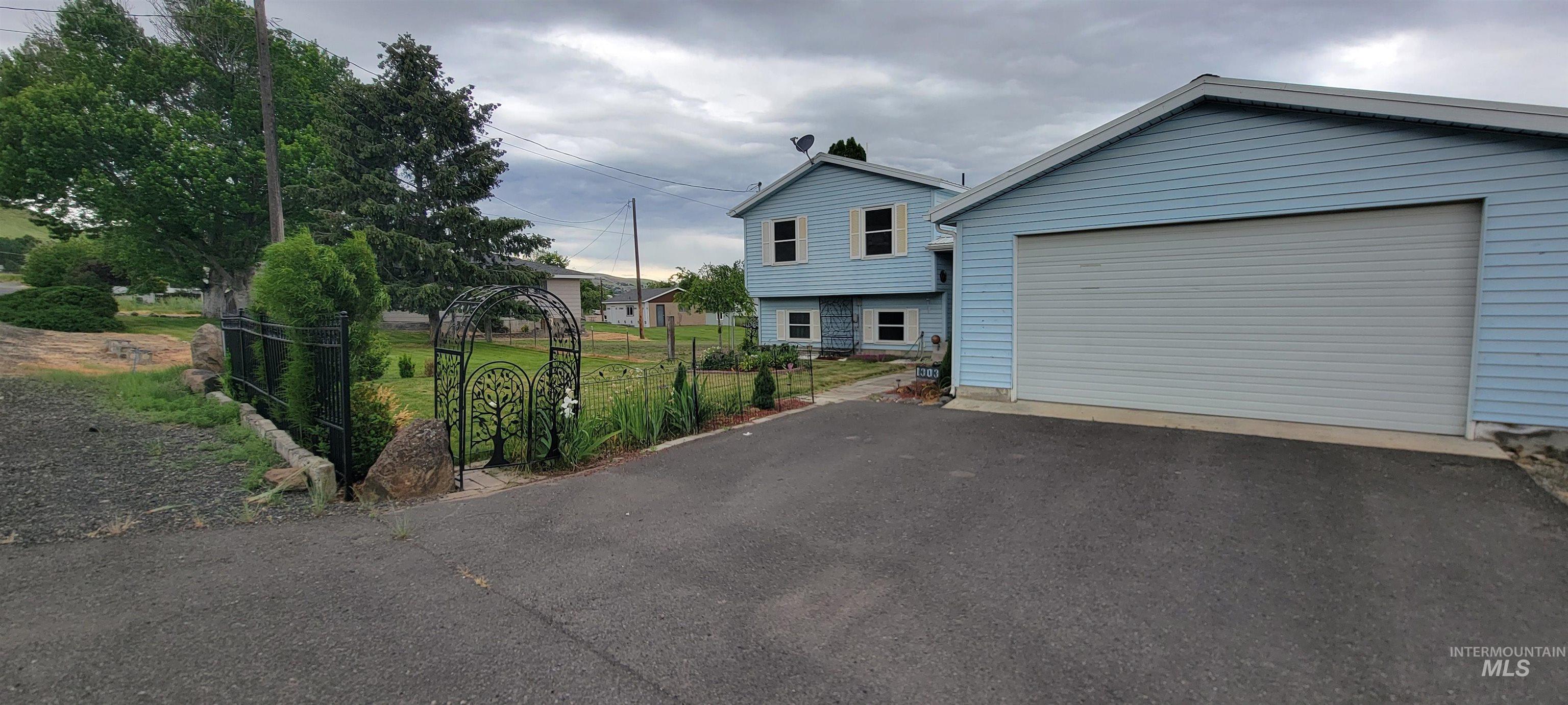 1303 4th st, Asotin, Washington 99402, 4 Bedrooms, 2 Bathrooms, Residential For Sale, Price $470,000, 98986040
