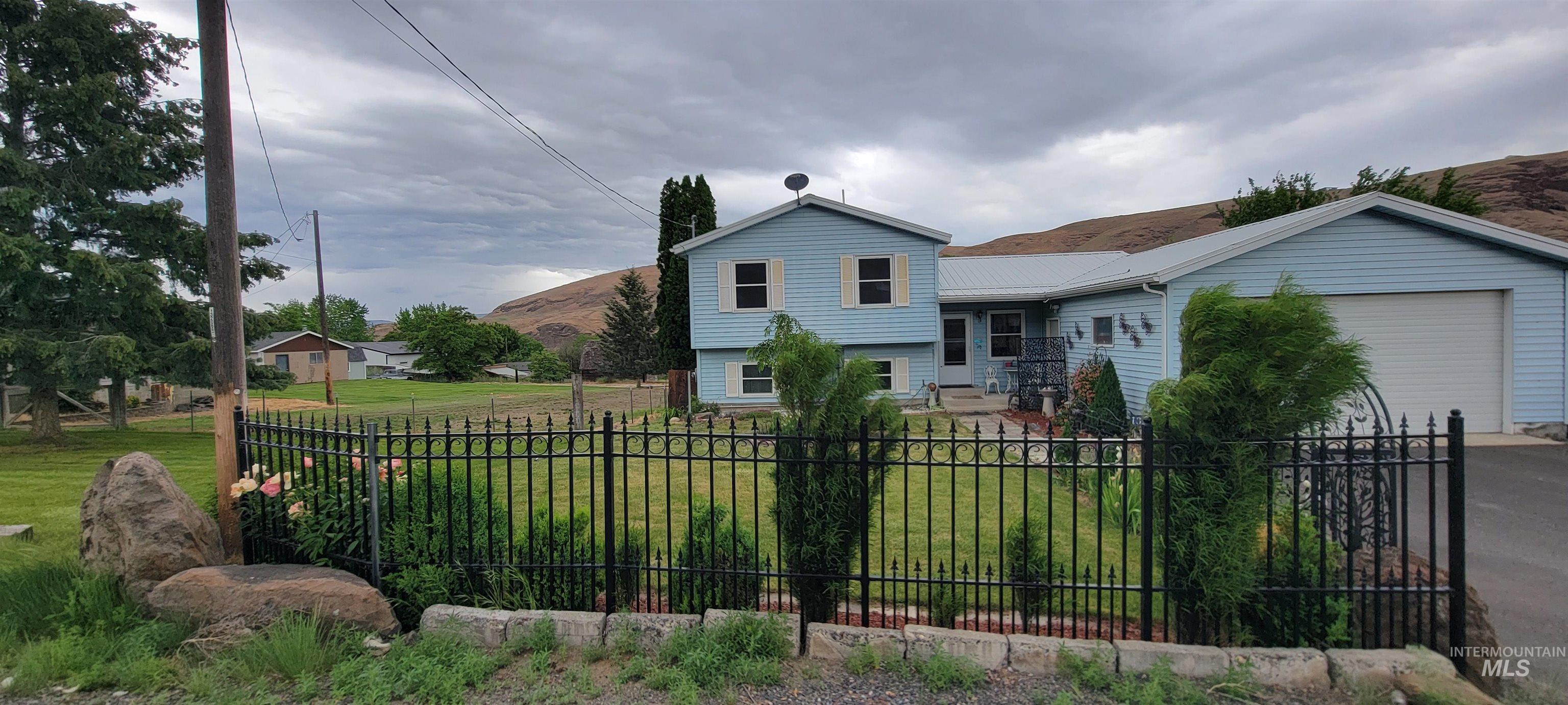 1303 4th st, Asotin, Washington 99402, 4 Bedrooms, 2 Bathrooms, Residential For Sale, Price $470,000, 98986040