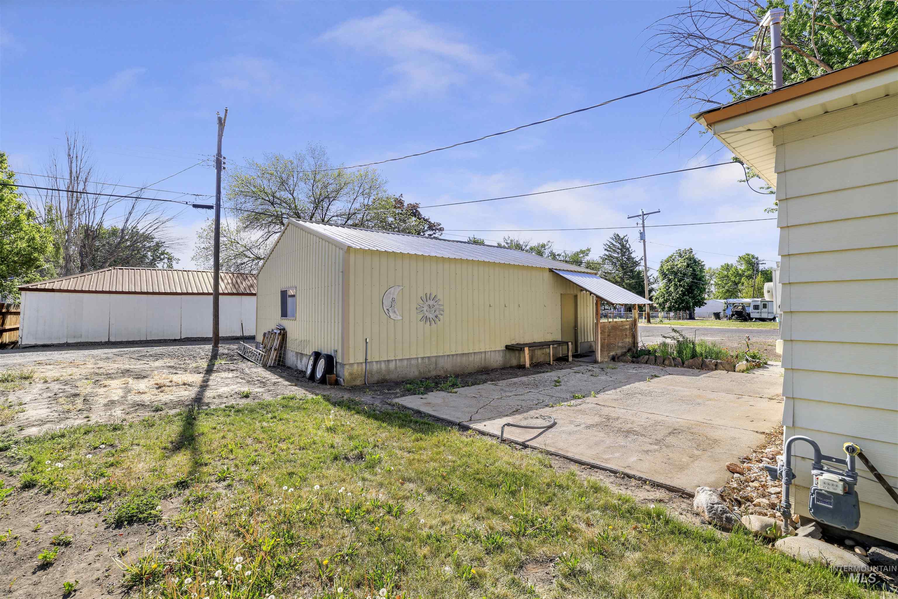 334 12th Ave W, Gooding, Idaho 83330, 2 Bedrooms, 1.5 Bathrooms, Residential For Sale, Price $265,000, 98986042