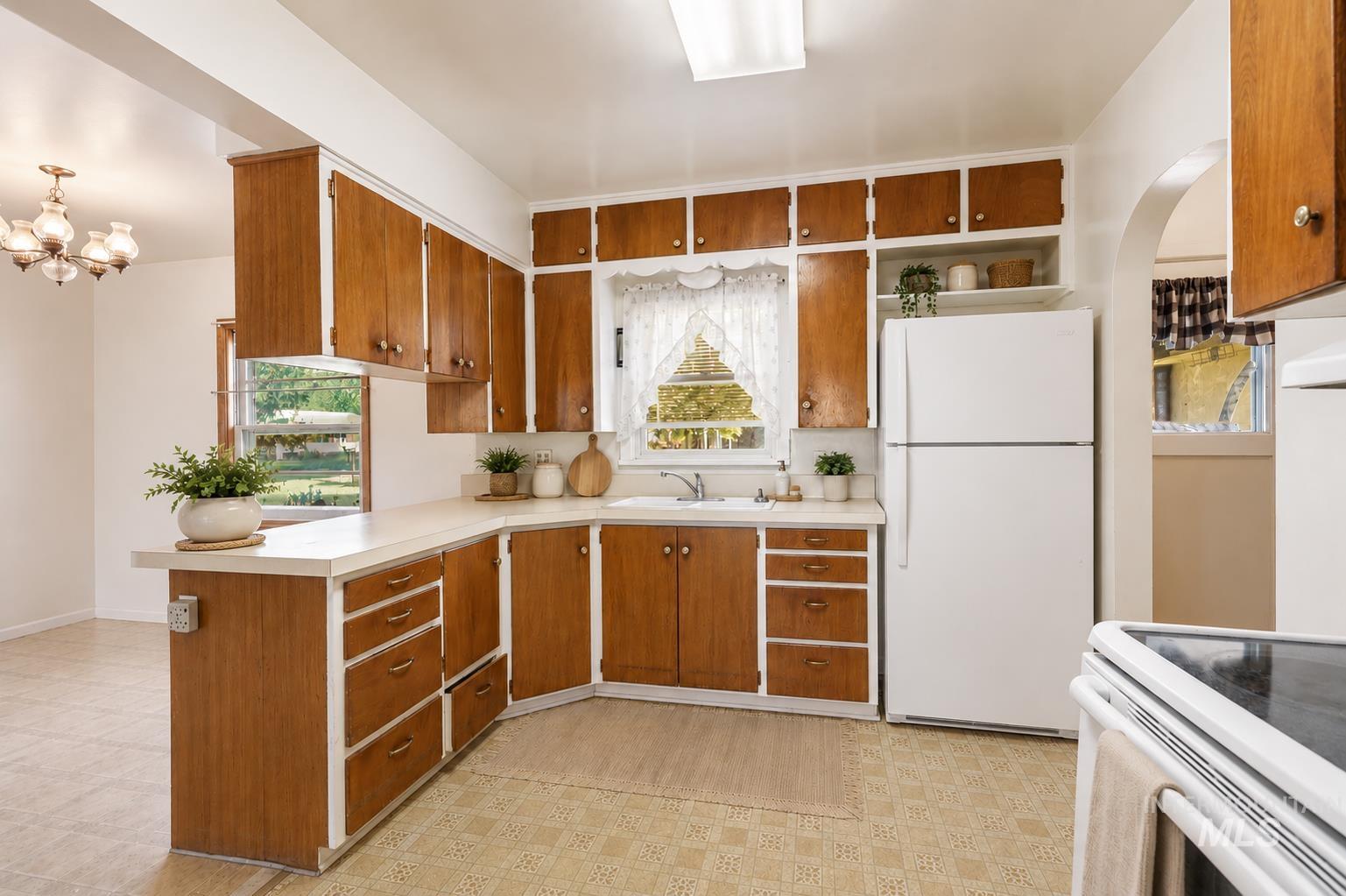 334 12th Ave W, Gooding, Idaho 83330, 2 Bedrooms, 1.5 Bathrooms, Residential For Sale, Price $265,000, 98986042