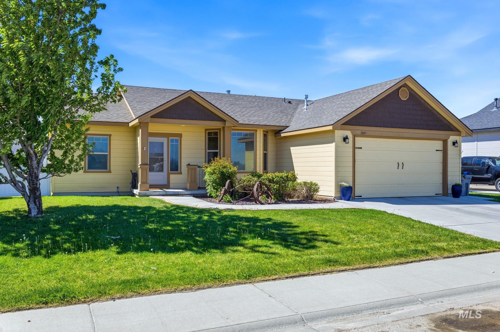 1045 W 12th South, Mountain Home, Idaho 83647, 3 Bedrooms, 2 Bathrooms, Residential For Sale, Price $374,900, 98986045