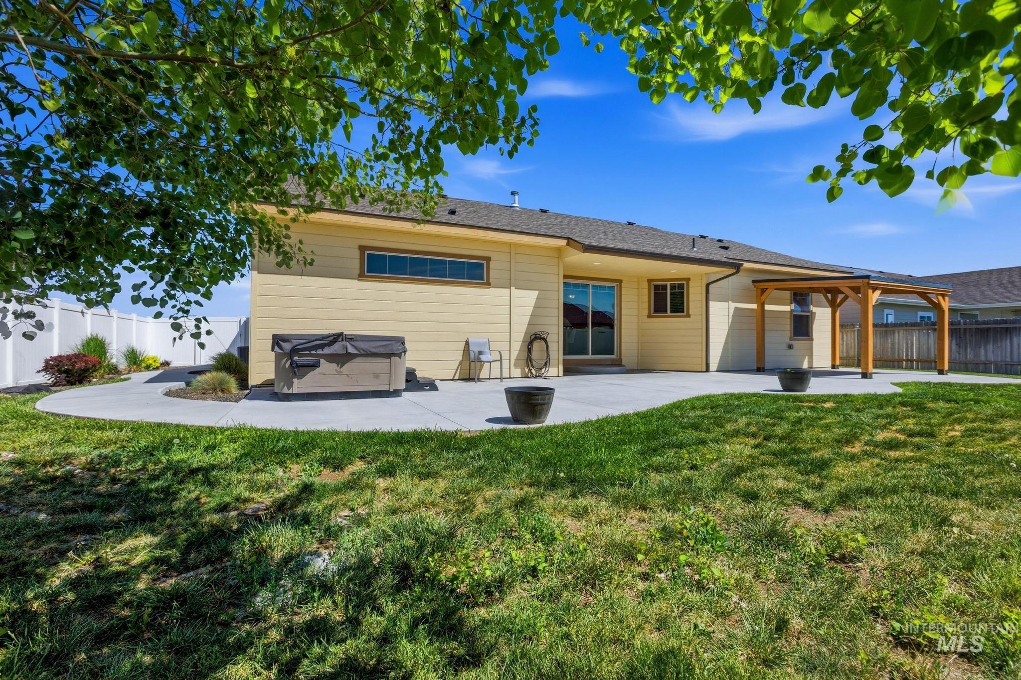 1045 W 12th South, Mountain Home, Idaho 83647, 3 Bedrooms, 2 Bathrooms, Residential For Sale, Price $374,900, 98986045