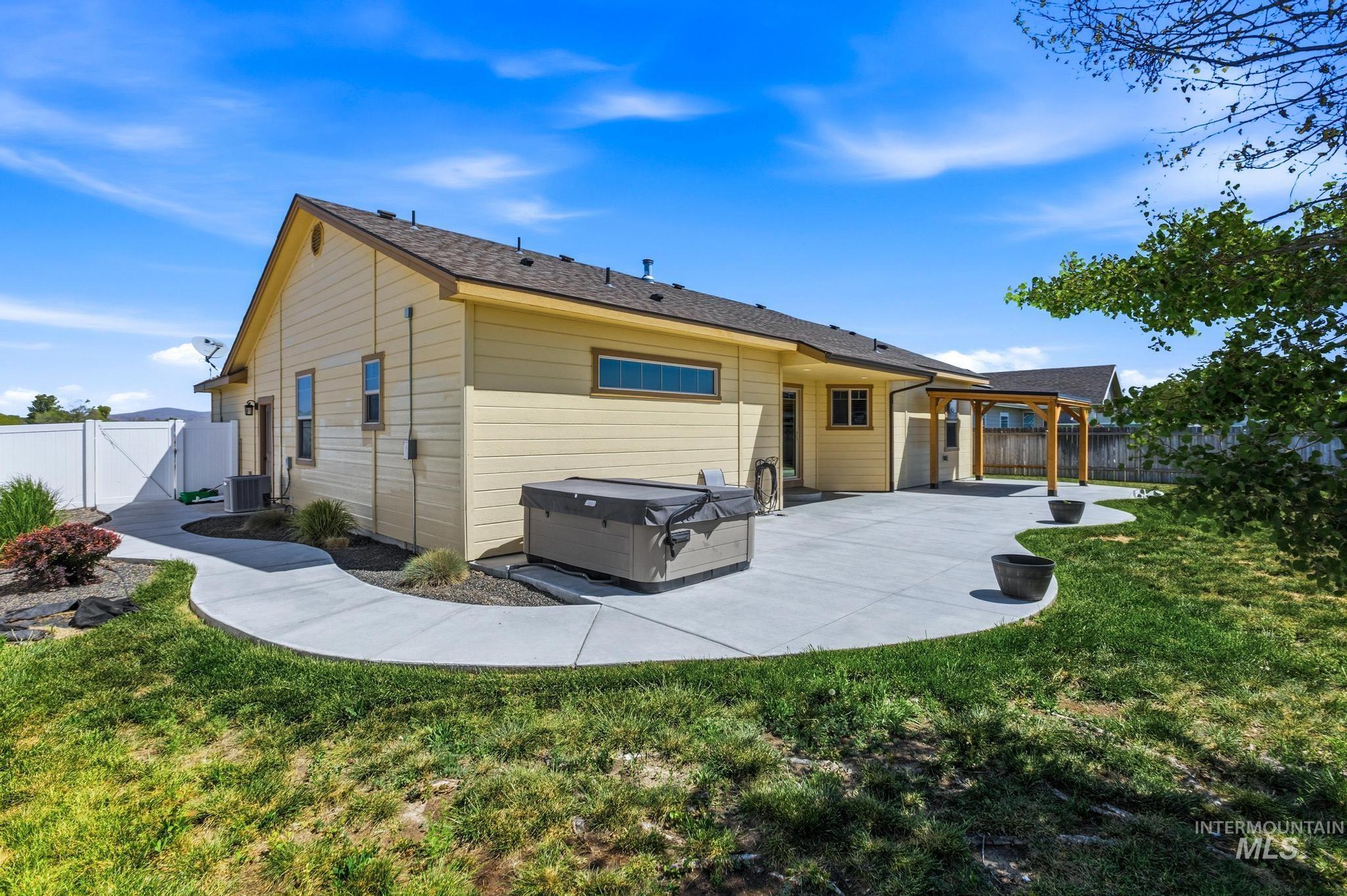 1045 W 12th South, Mountain Home, Idaho 83647, 3 Bedrooms, 2 Bathrooms, Residential For Sale, Price $374,900, 98986045