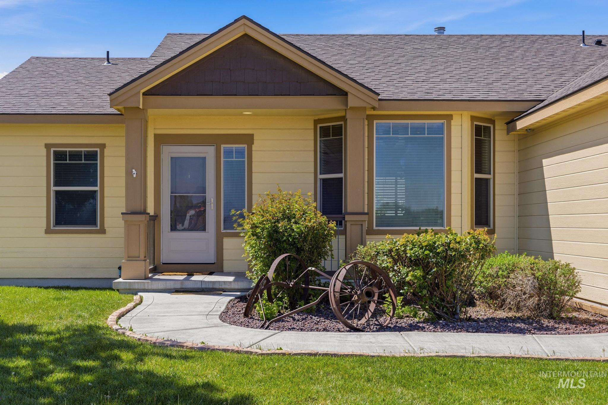 1045 W 12th South, Mountain Home, Idaho 83647, 3 Bedrooms, 2 Bathrooms, Residential For Sale, Price $374,900, 98986045