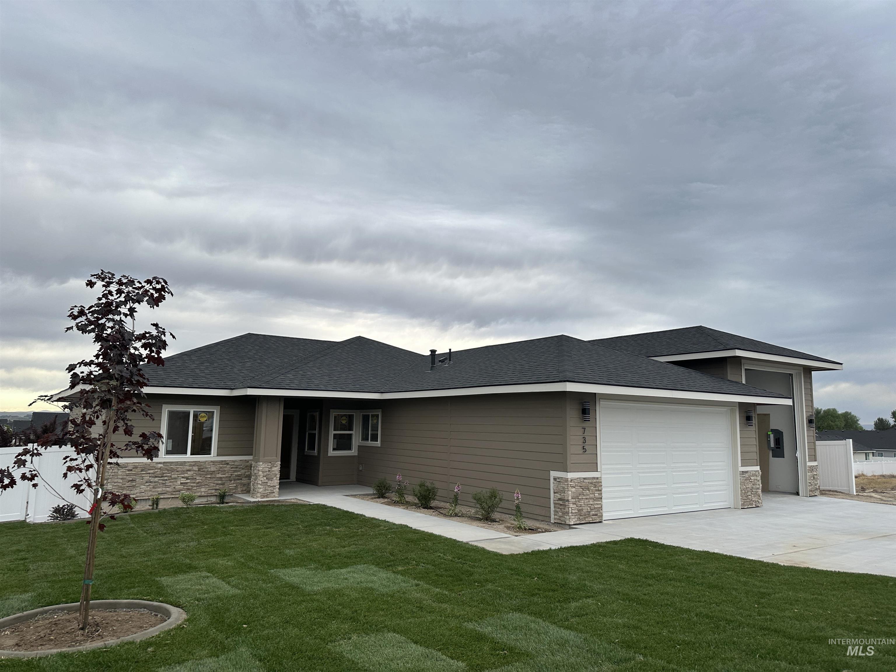 735 Oakmont St, Payette, Idaho 83661, 3 Bedrooms, 2 Bathrooms, Residential For Sale, Price $419,900, 98986050