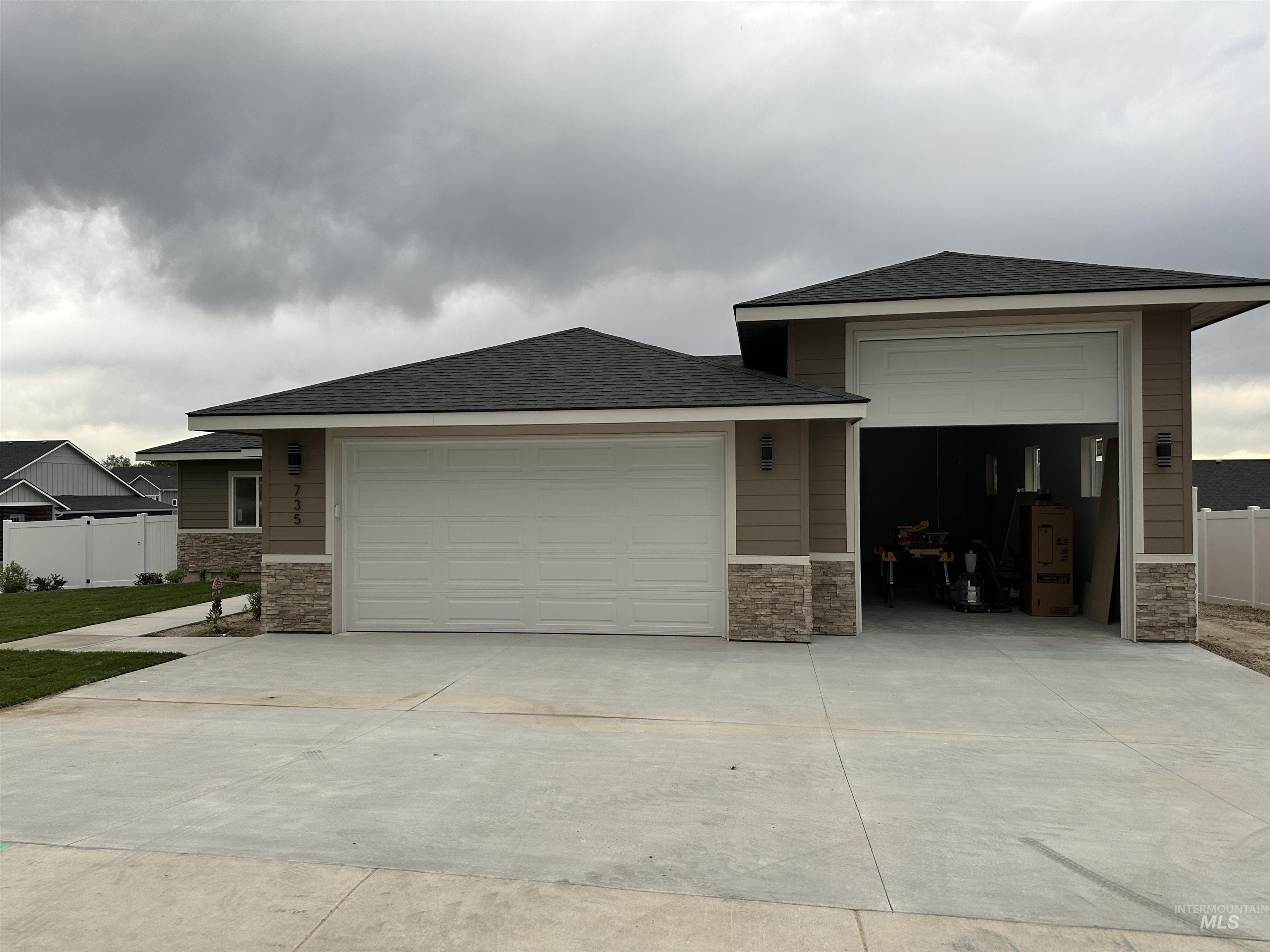 735 Oakmont St, Payette, Idaho 83661, 3 Bedrooms, 2 Bathrooms, Residential For Sale, Price $419,900, 98986050