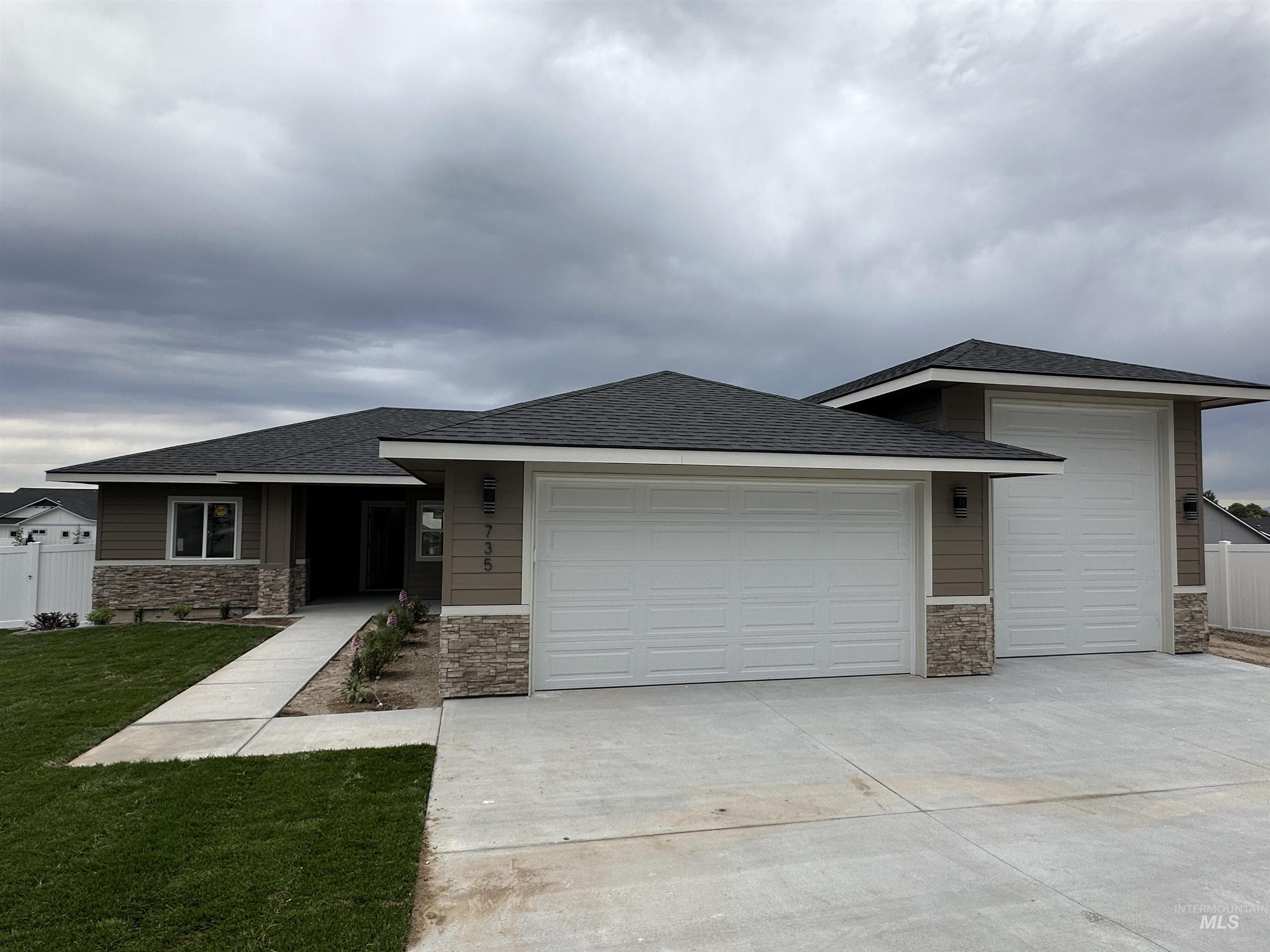 735 Oakmont St, Payette, Idaho 83661, 3 Bedrooms, 2 Bathrooms, Residential For Sale, Price $419,900, 98986050