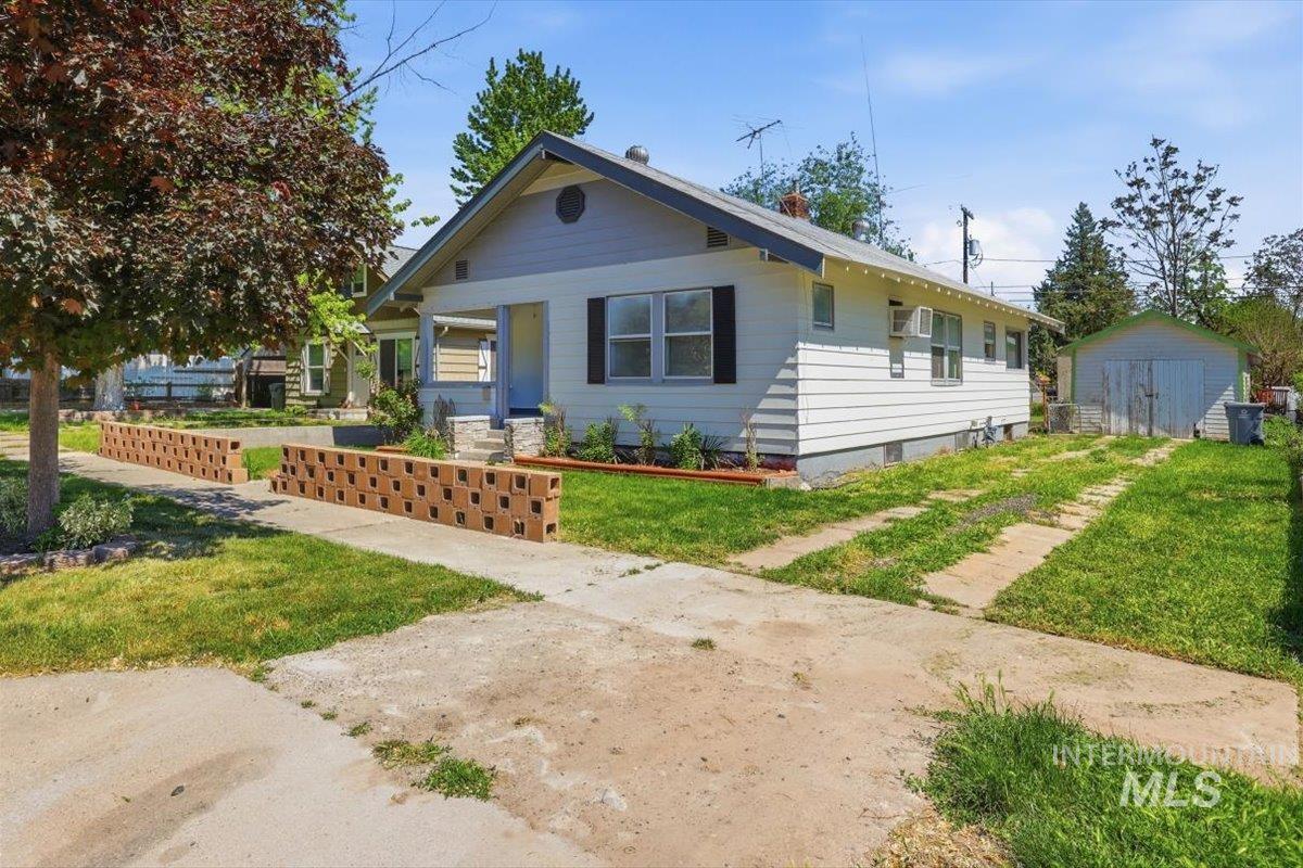 416 9th Ave N, Nampa, Idaho 83687, 2 Bedrooms, 1 Bathroom, Residential For Sale, Price $299,999, 98986056
