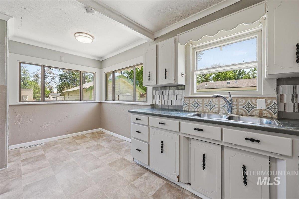 416 9th Ave N, Nampa, Idaho 83687, 2 Bedrooms, 1 Bathroom, Residential For Sale, Price $299,999, 98986056
