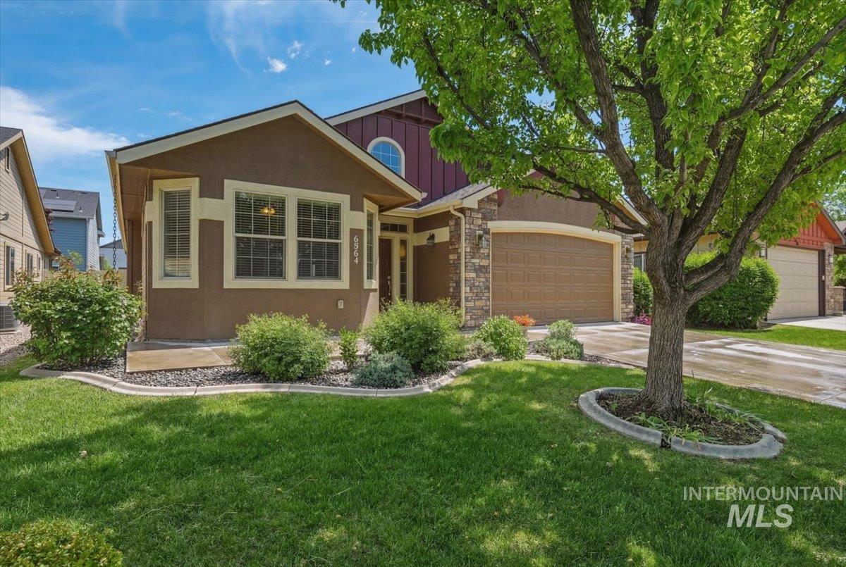 6064 N Saguaro Hills Ave, Meridian, Idaho 83646, 3 Bedrooms, 2 Bathrooms, Residential For Sale, Price $475,000, 98986057