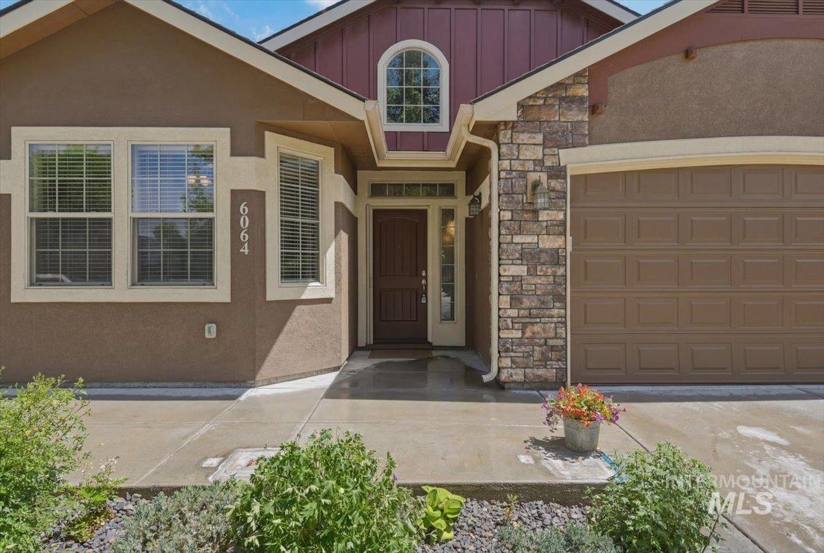 6064 N Saguaro Hills Ave, Meridian, Idaho 83646, 3 Bedrooms, 2 Bathrooms, Residential For Sale, Price $475,000, 98986057