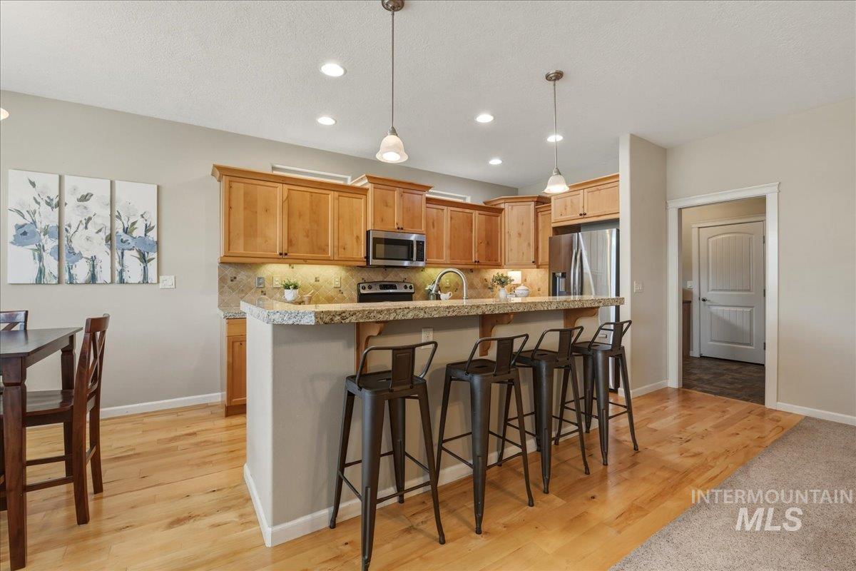 6064 N Saguaro Hills Ave, Meridian, Idaho 83646, 3 Bedrooms, 2 Bathrooms, Residential For Sale, Price $475,000, 98986057